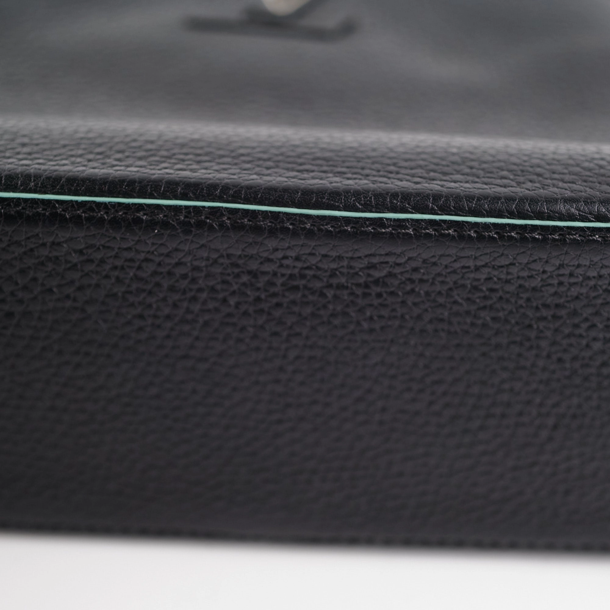19/7- Louis Vuitton Capucines BB Taurillon Black