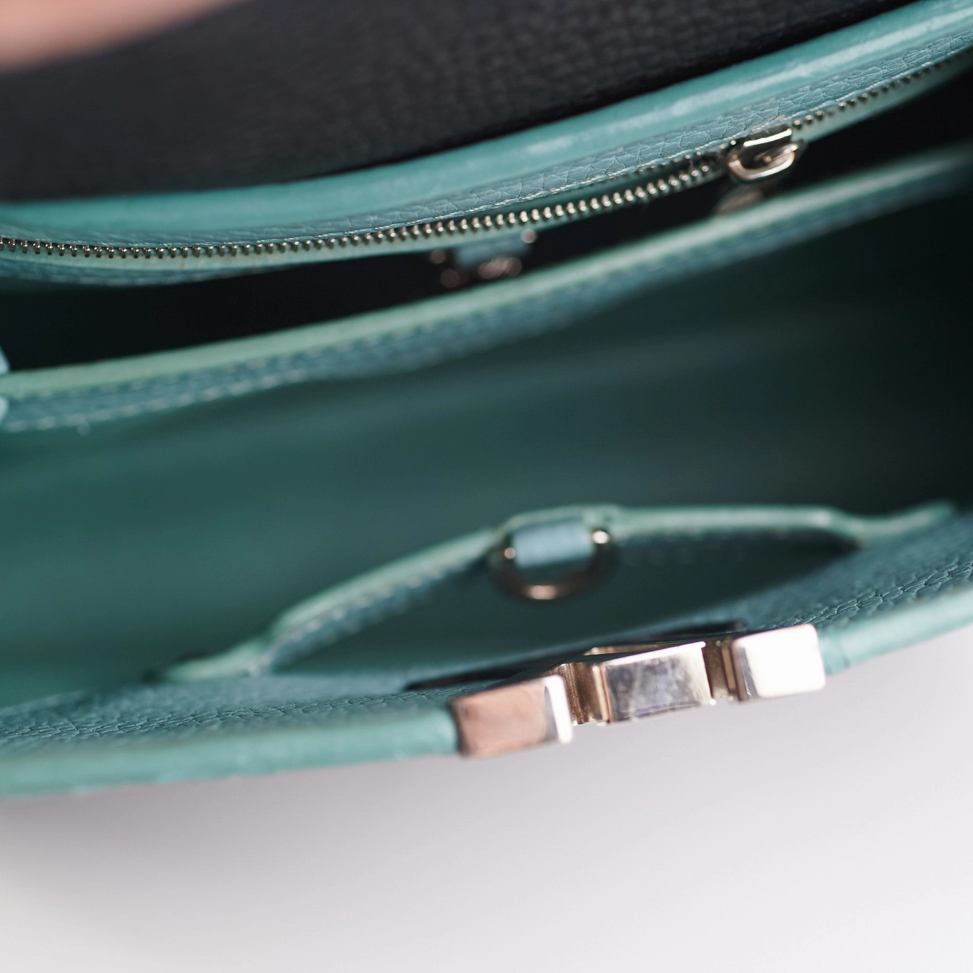 19/7- Louis Vuitton Capucines BB Taurillon Black