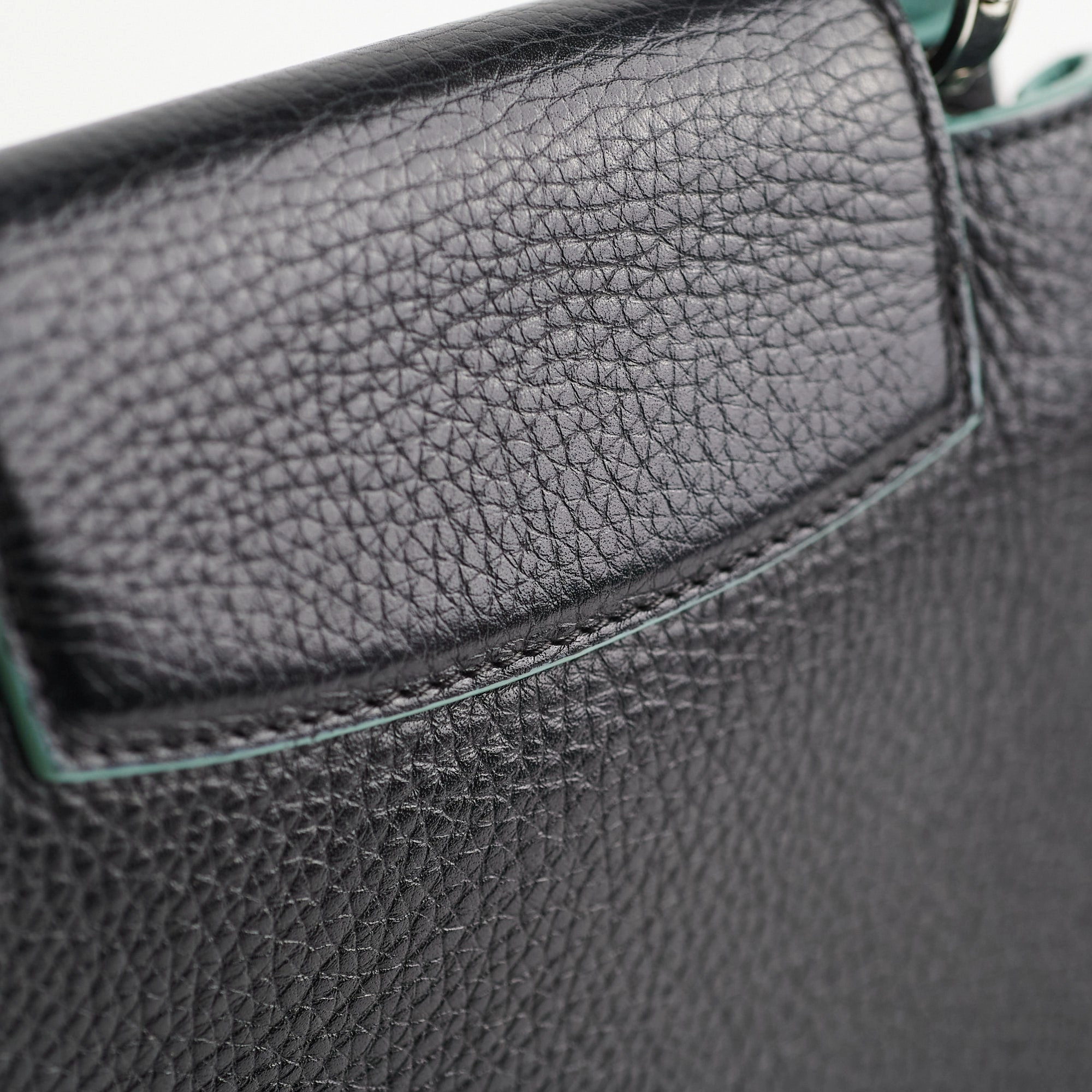 19/7- Louis Vuitton Capucines BB Taurillon Black