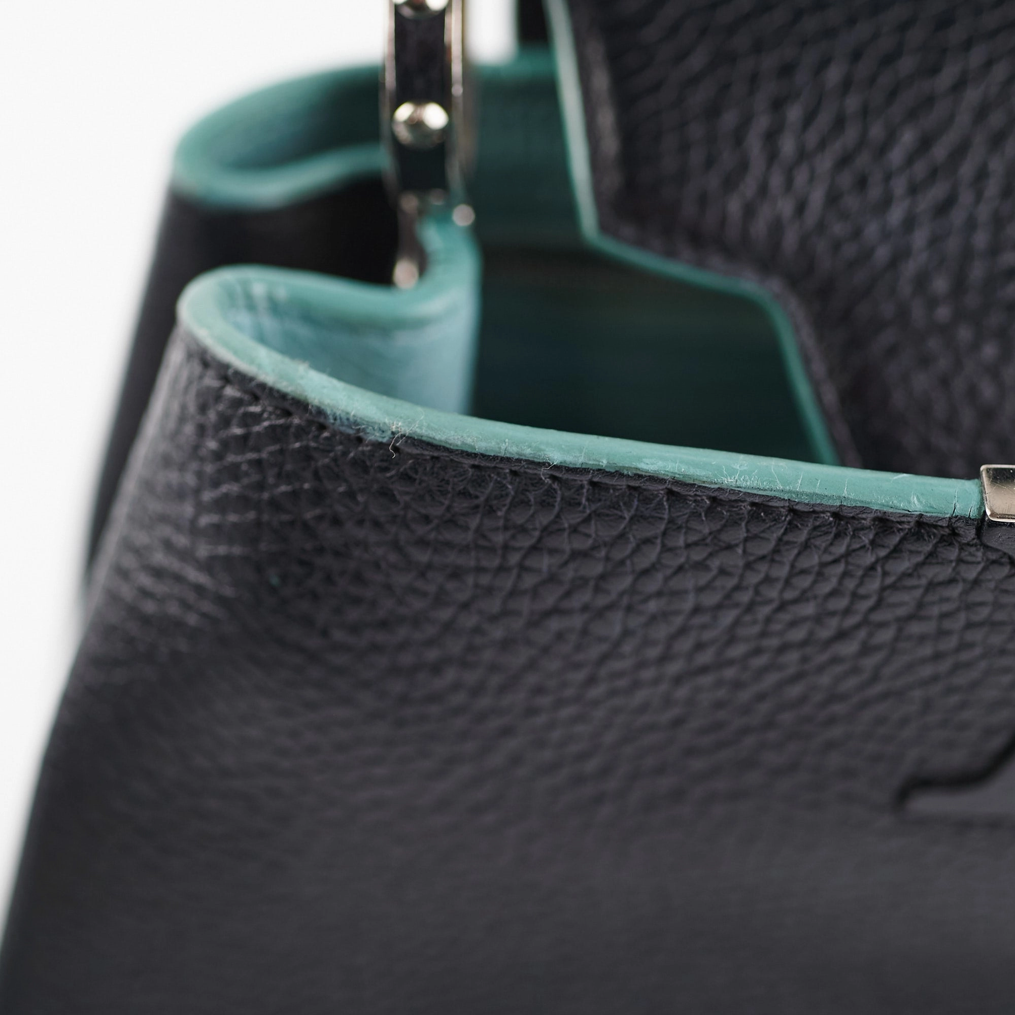 19/7- Louis Vuitton Capucines BB Taurillon Black