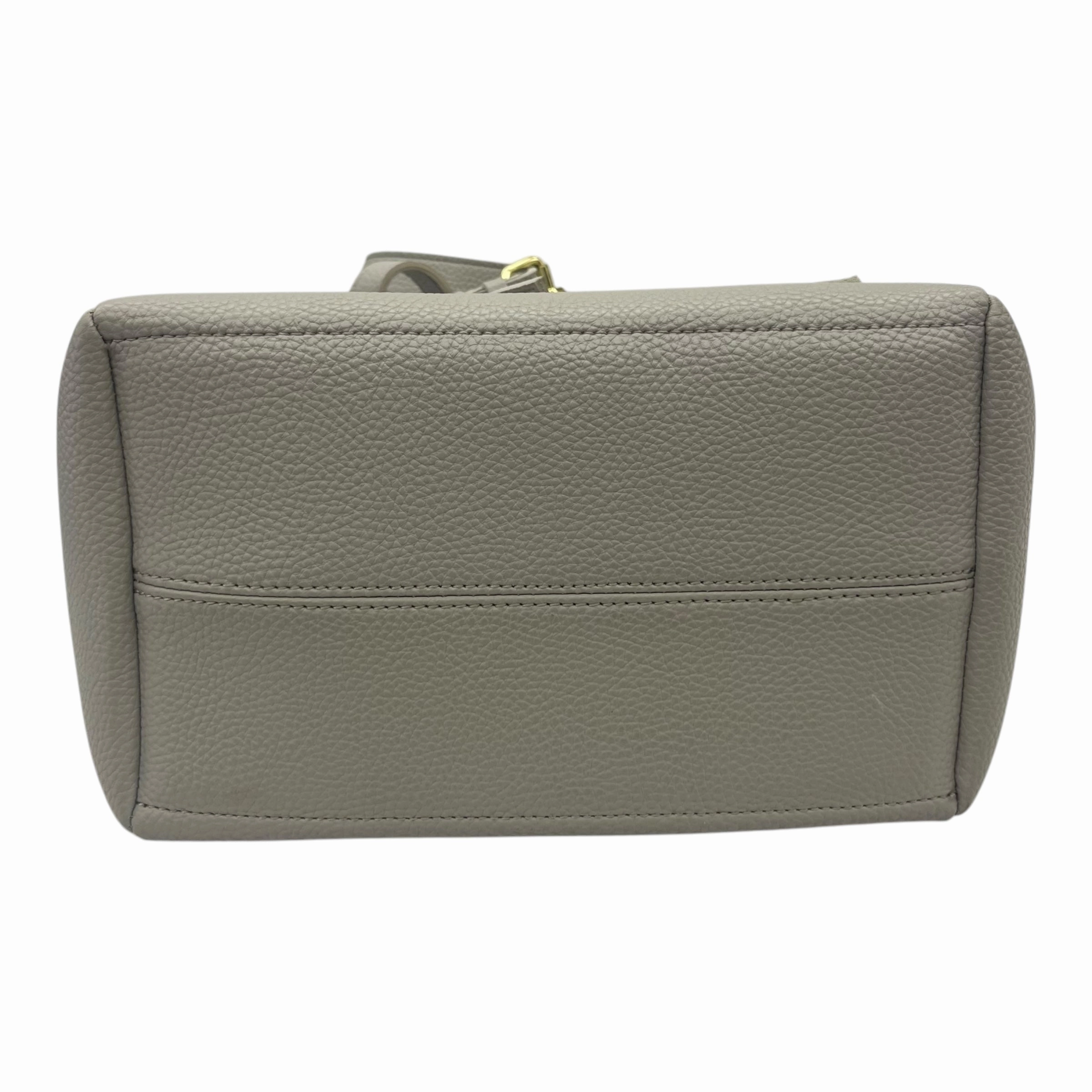 Backpack By Clothes Mentor In Grey, Size:Medium