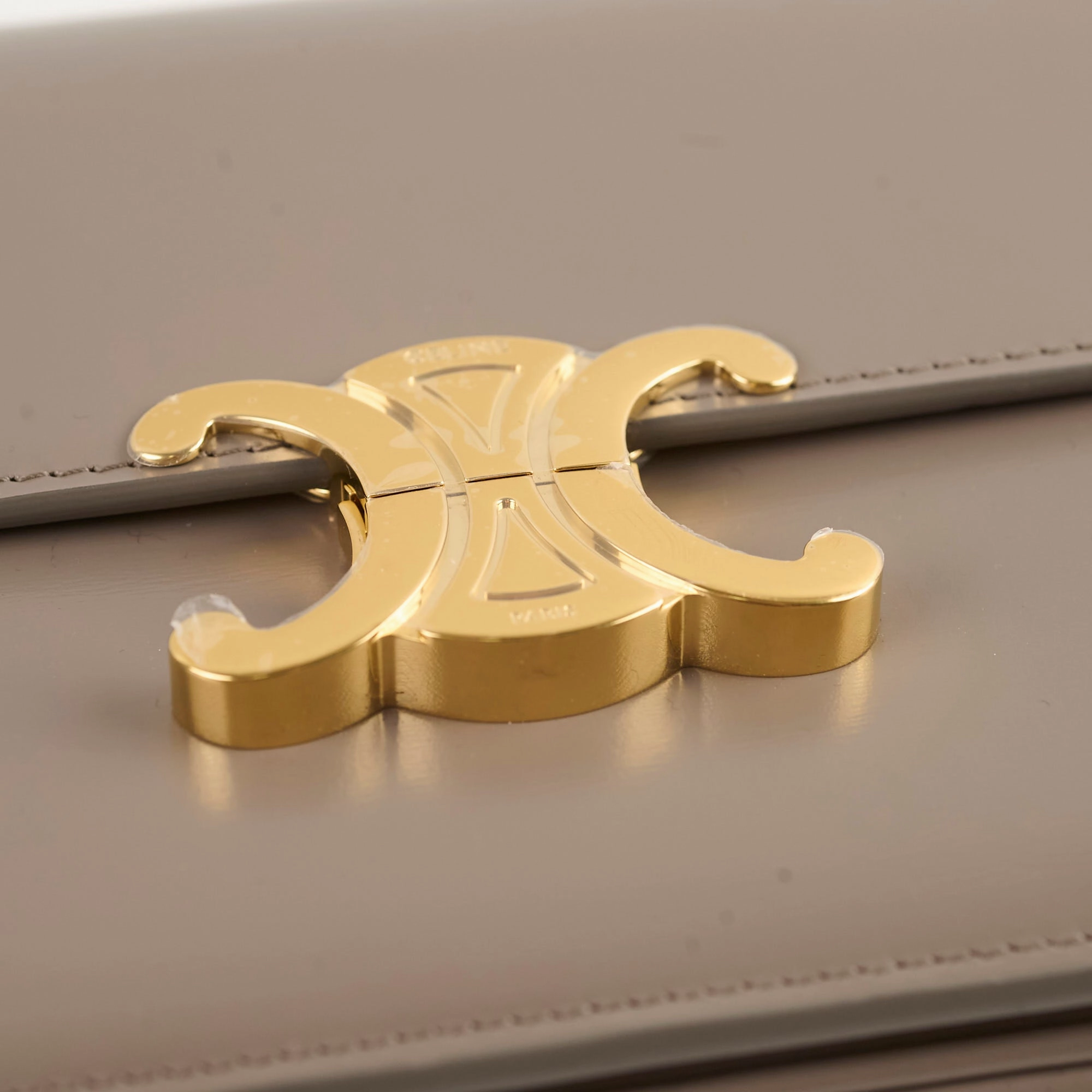 Celine Classique Medium Triomphe Bag Pebble