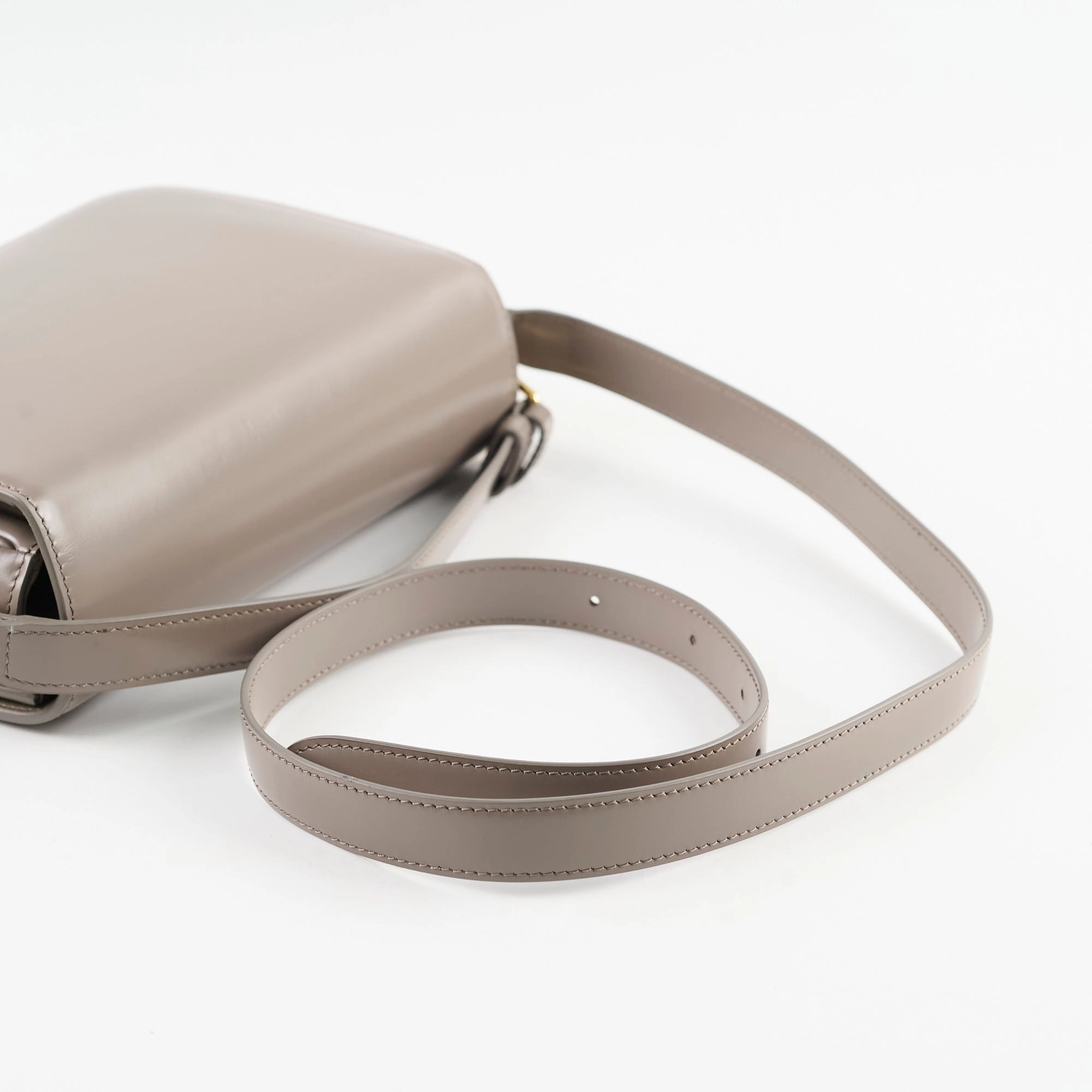 Celine Classique Medium Triomphe Bag Pebble