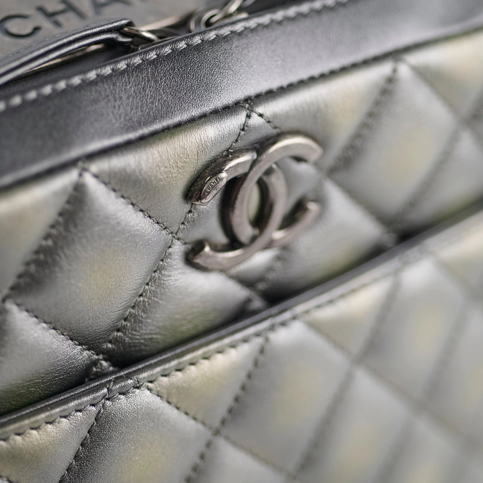 Chanel 15B Trendy CC Bowling Bag Silver/Gold Series 21