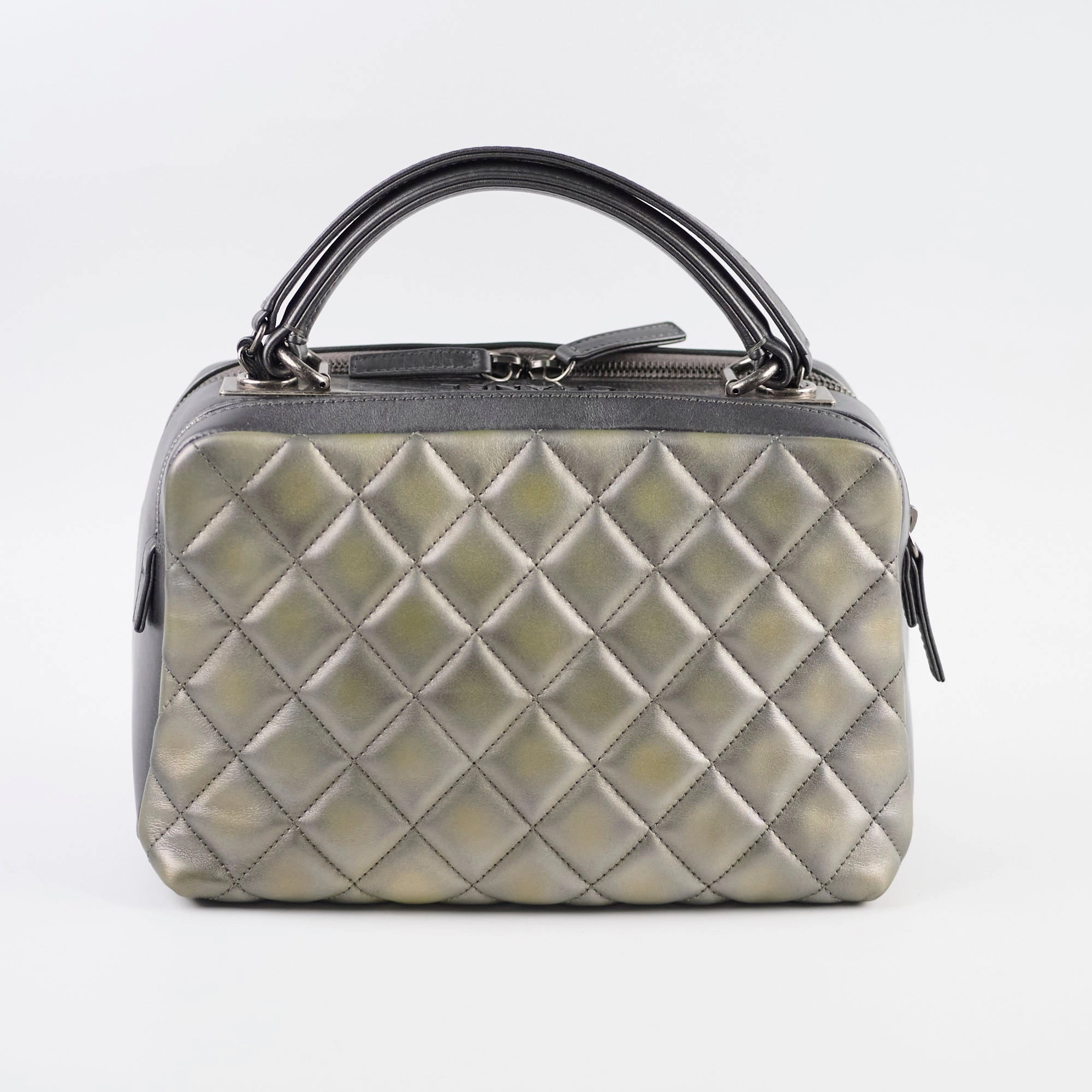 Chanel 15B Trendy CC Bowling Bag Silver/Gold Series 21