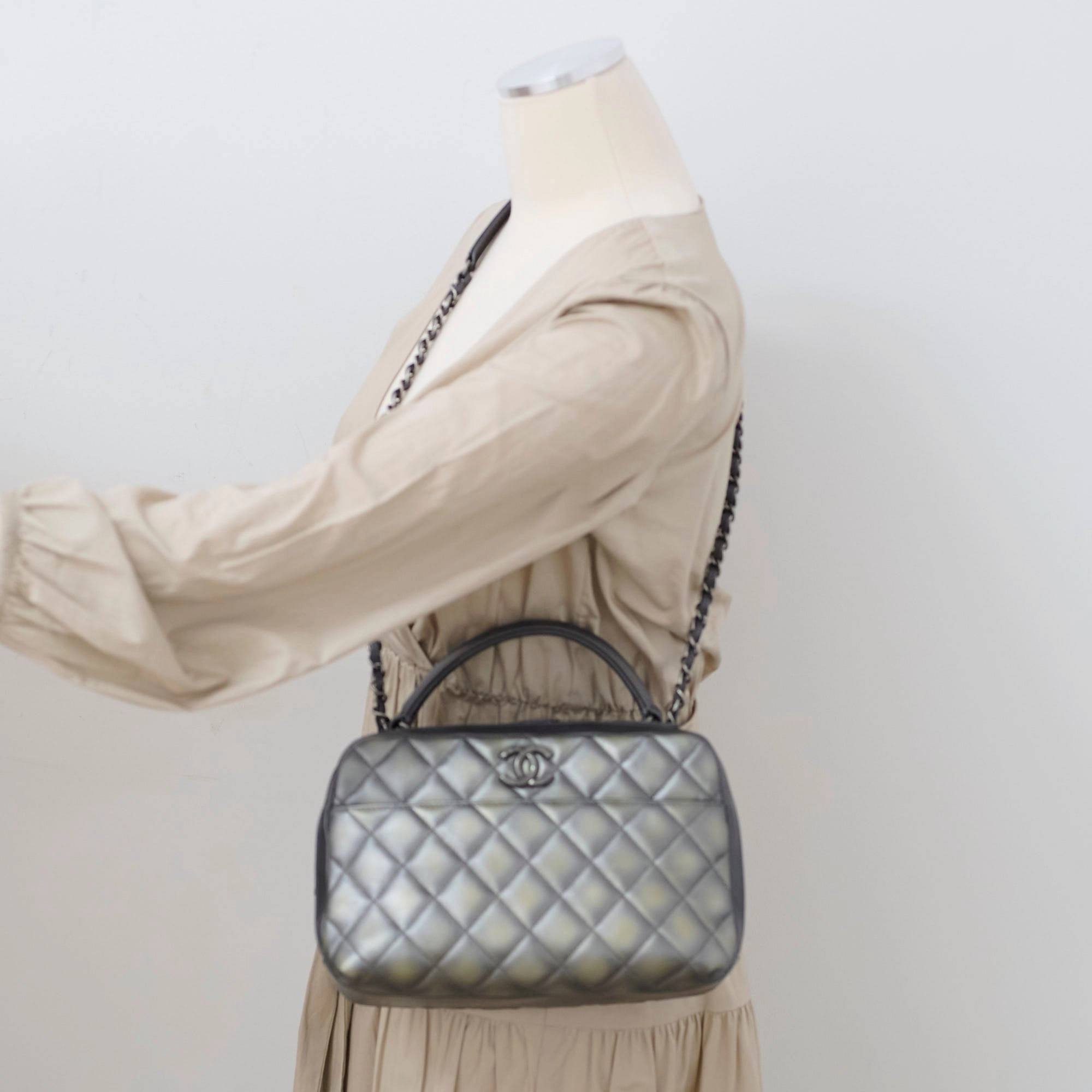 Chanel 15B Trendy CC Bowling Bag Silver/Gold Series 21