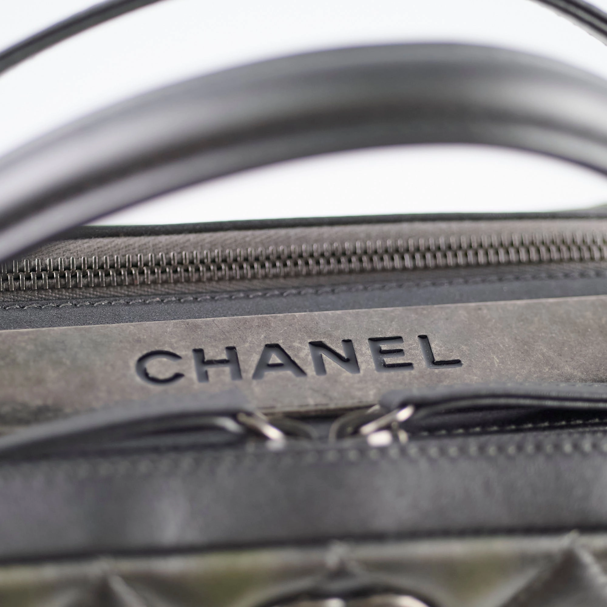 Chanel 15B Trendy CC Bowling Bag Silver/Gold Series 21