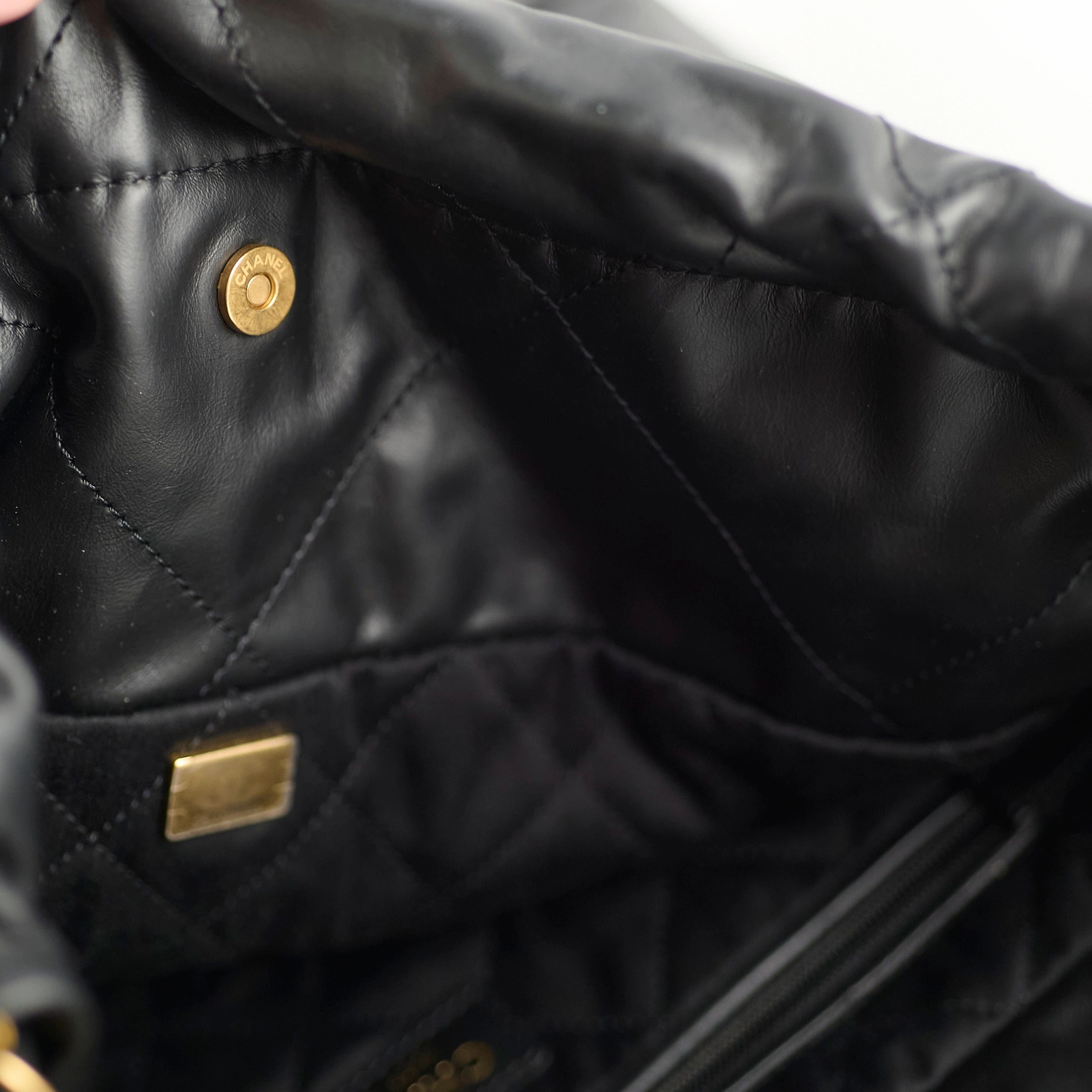 Chanel 22 Medium Black Microchip