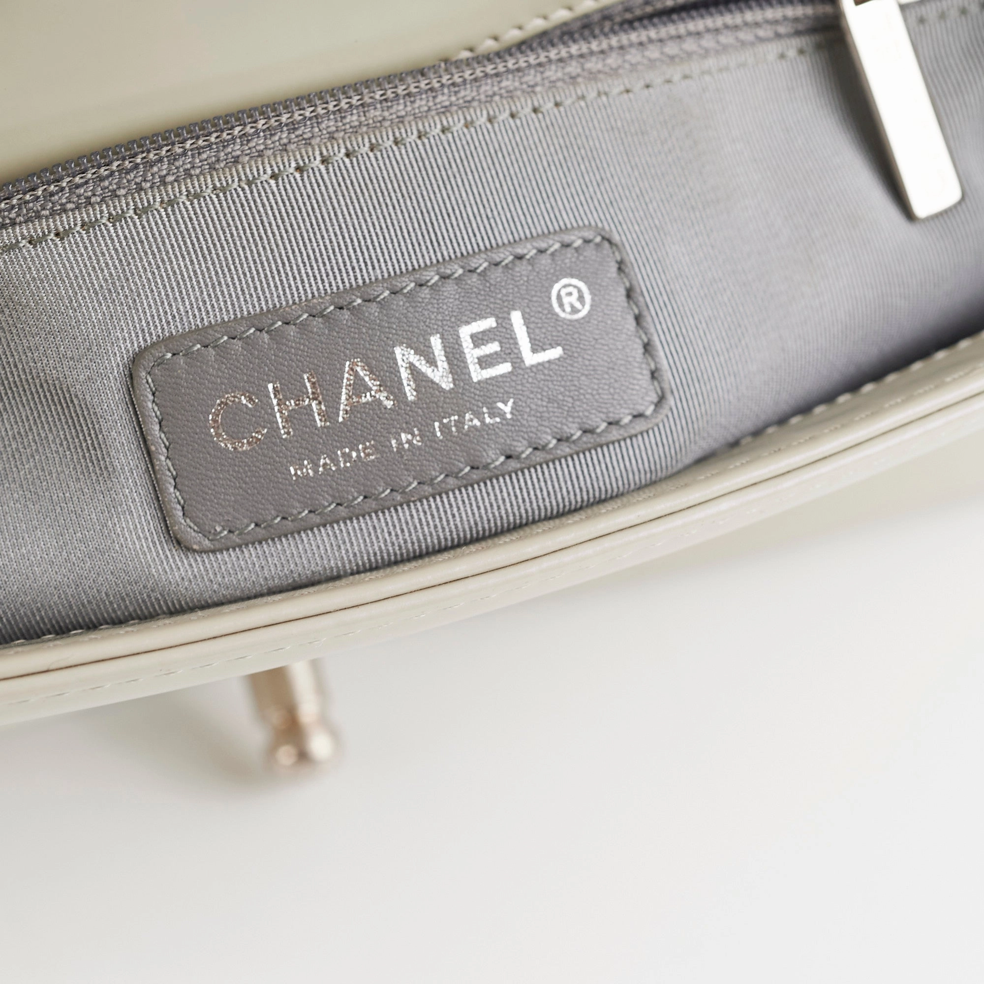 Chanel Boy Old Medium Iridiscent (Light grey)