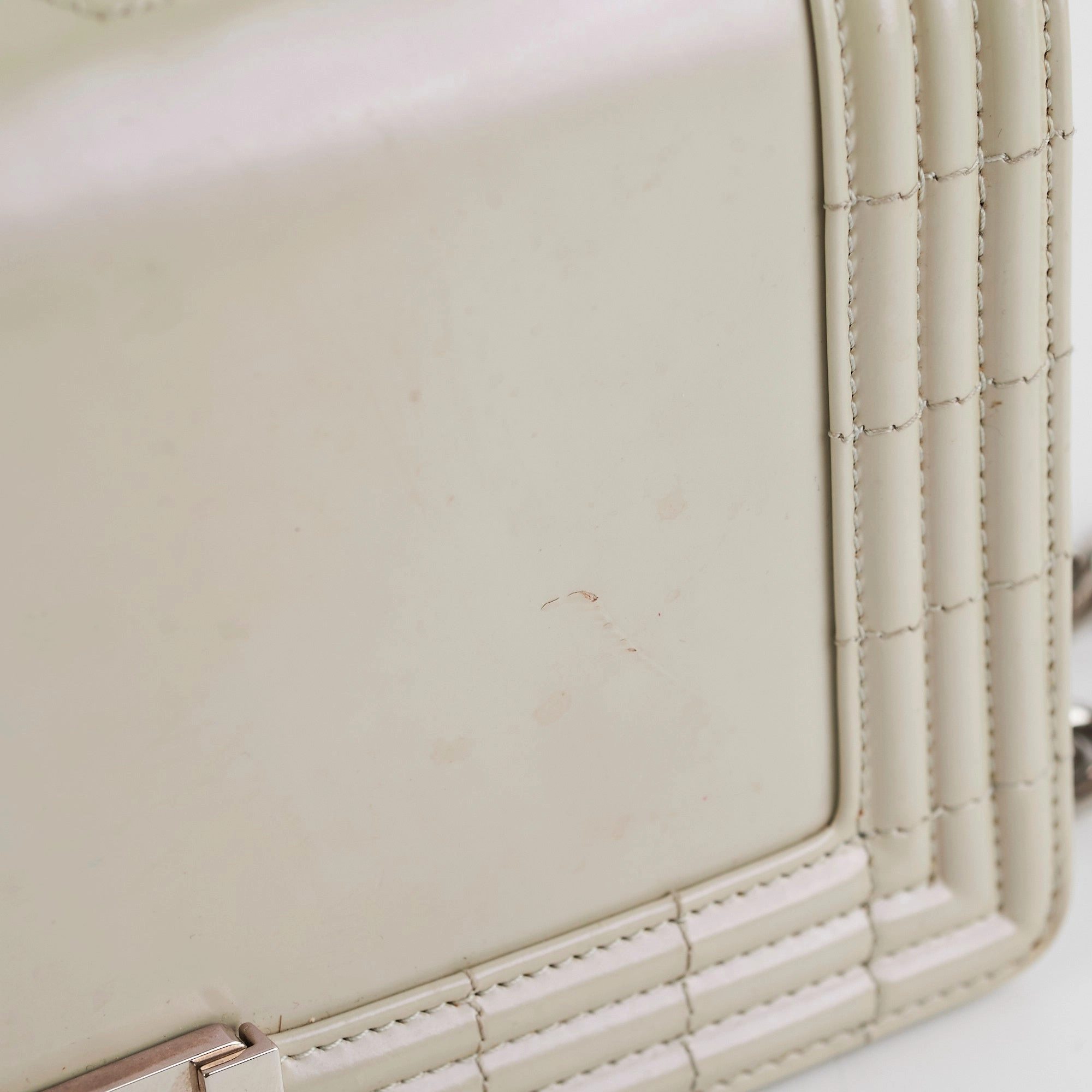 Chanel Boy Old Medium Iridiscent (Light grey)