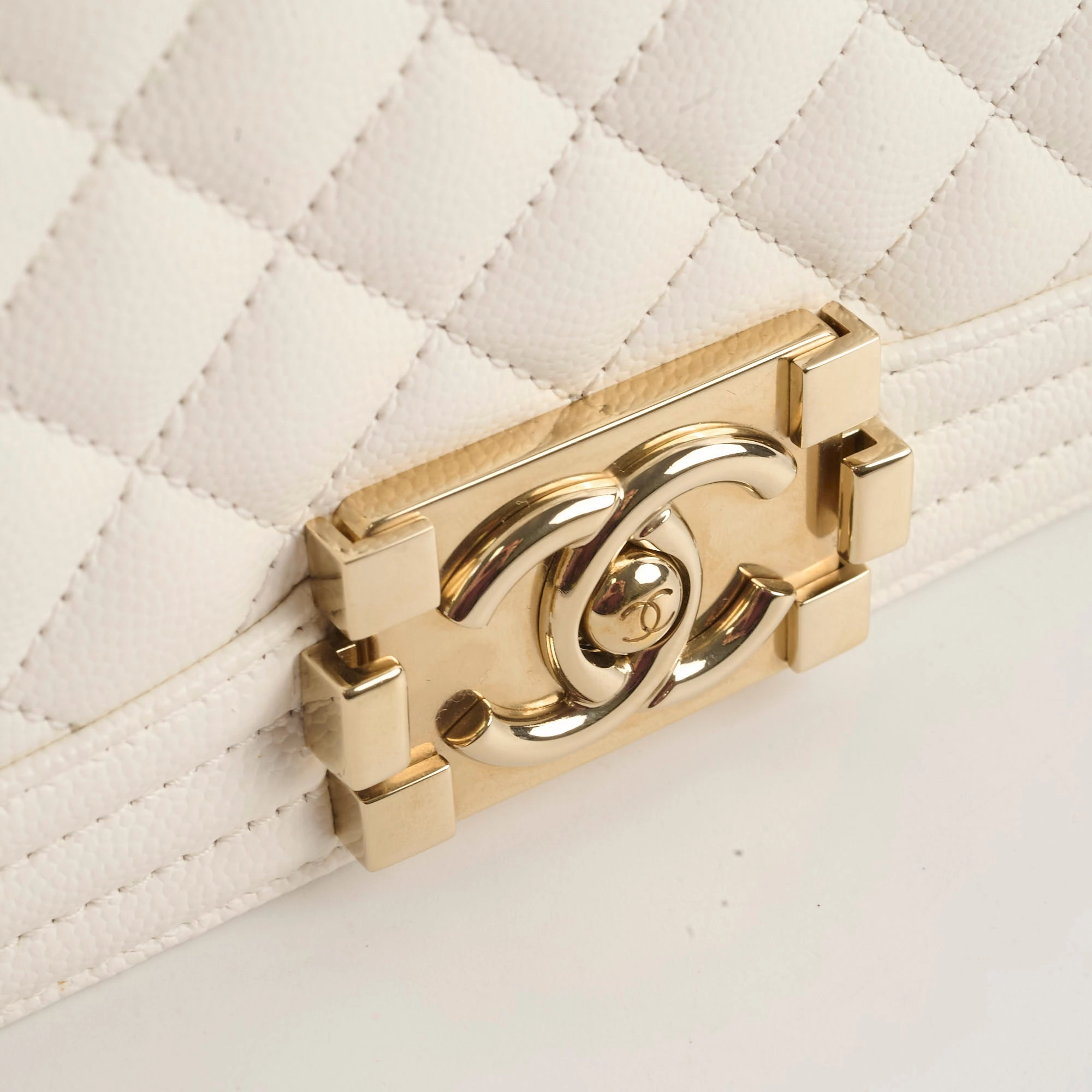 Chanel Boy Old Medium White Caviar (microchip)