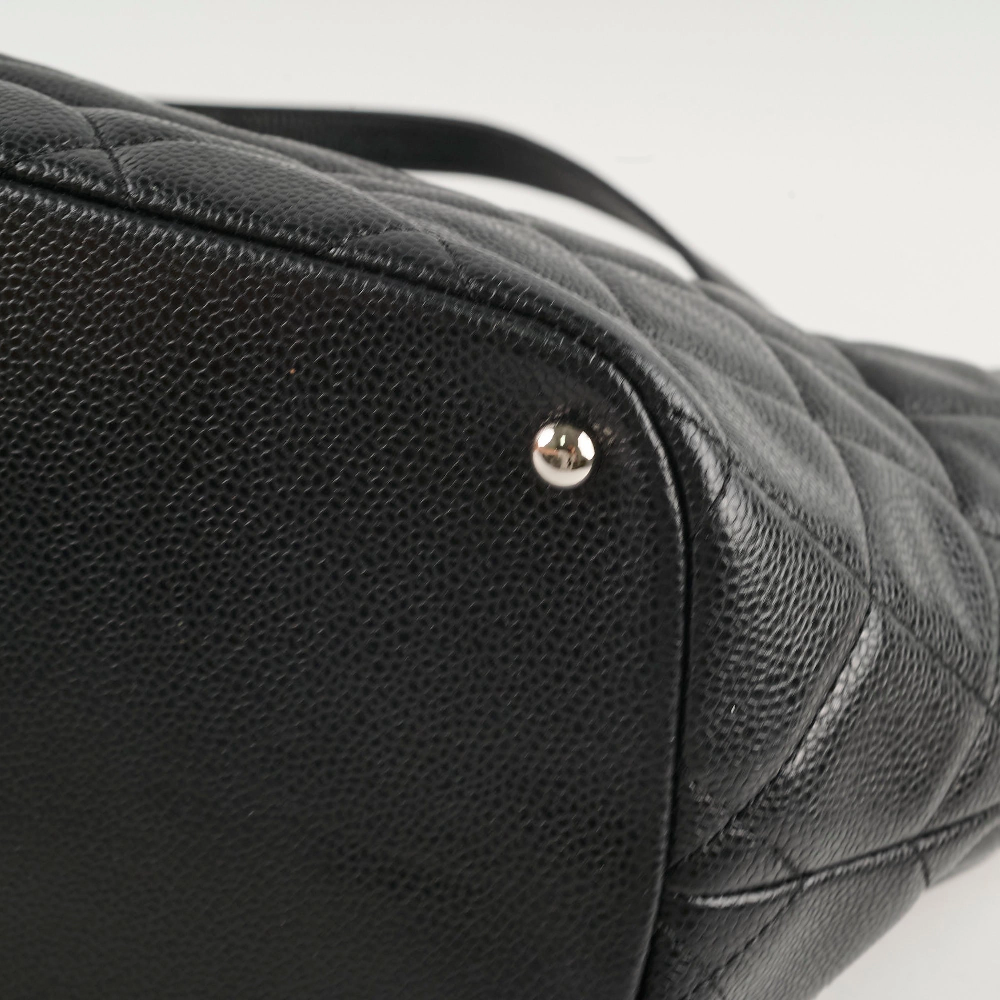 Chanel CC Logo Caviar Black Shoulder Bag - Series 17