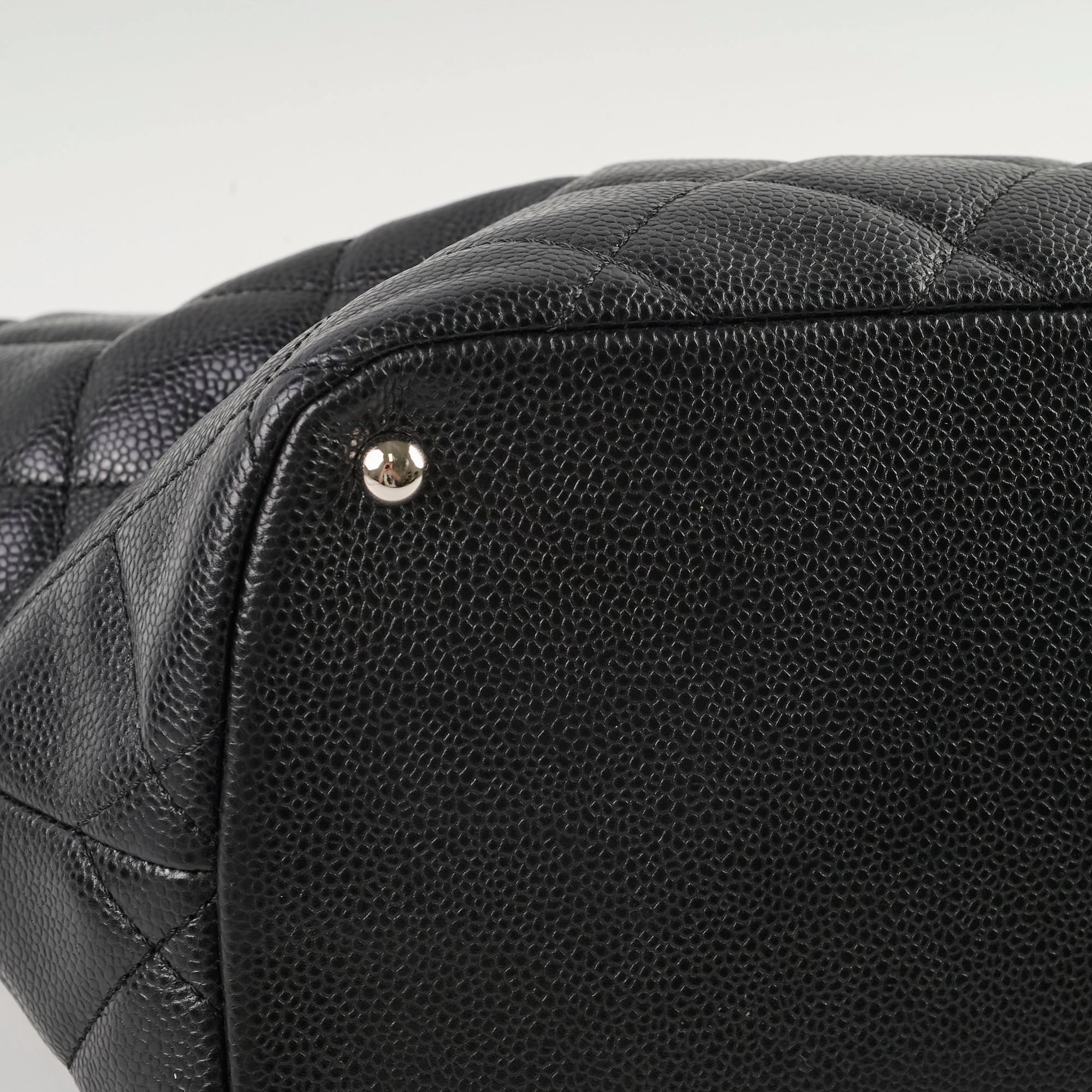 Chanel CC Logo Caviar Black Shoulder Bag - Series 17