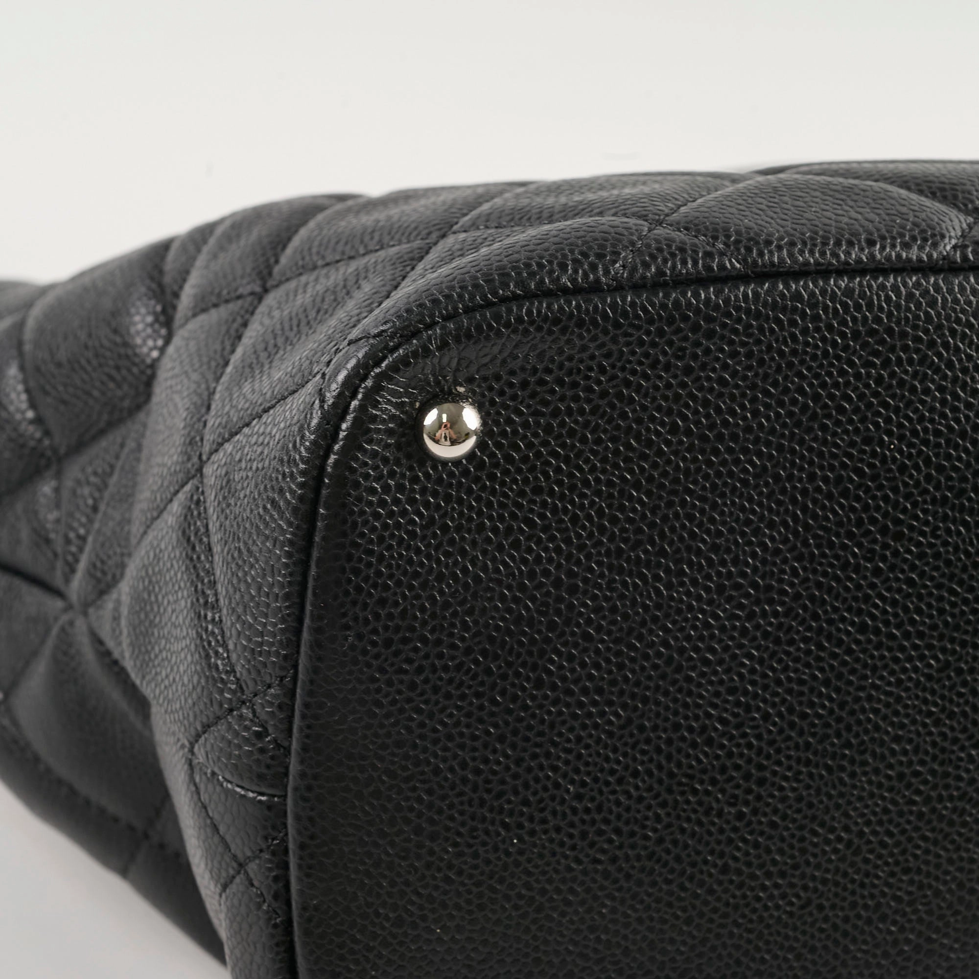 Chanel CC Logo Caviar Black Shoulder Bag - Series 17