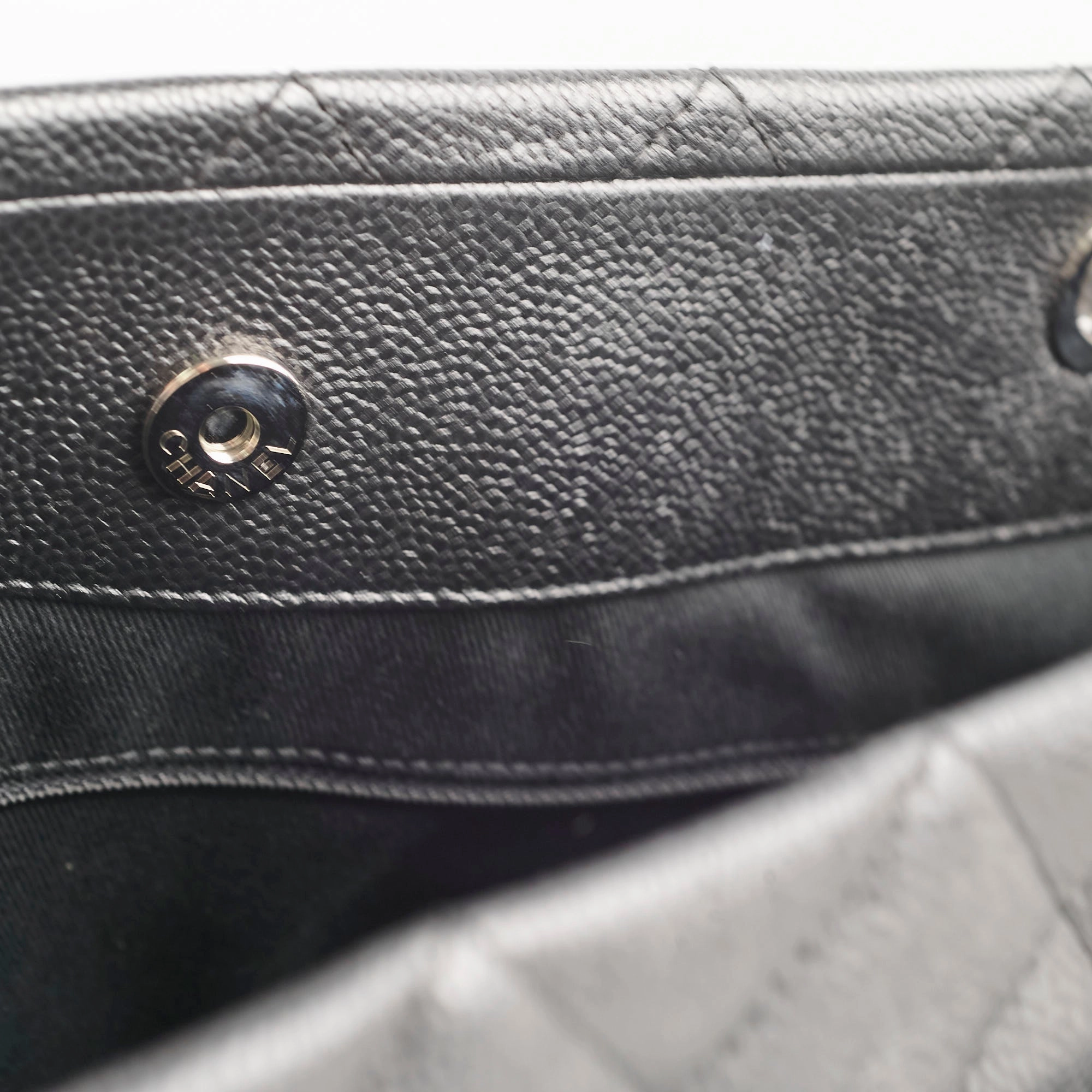 Chanel CC Logo Caviar Black Shoulder Bag - Series 17