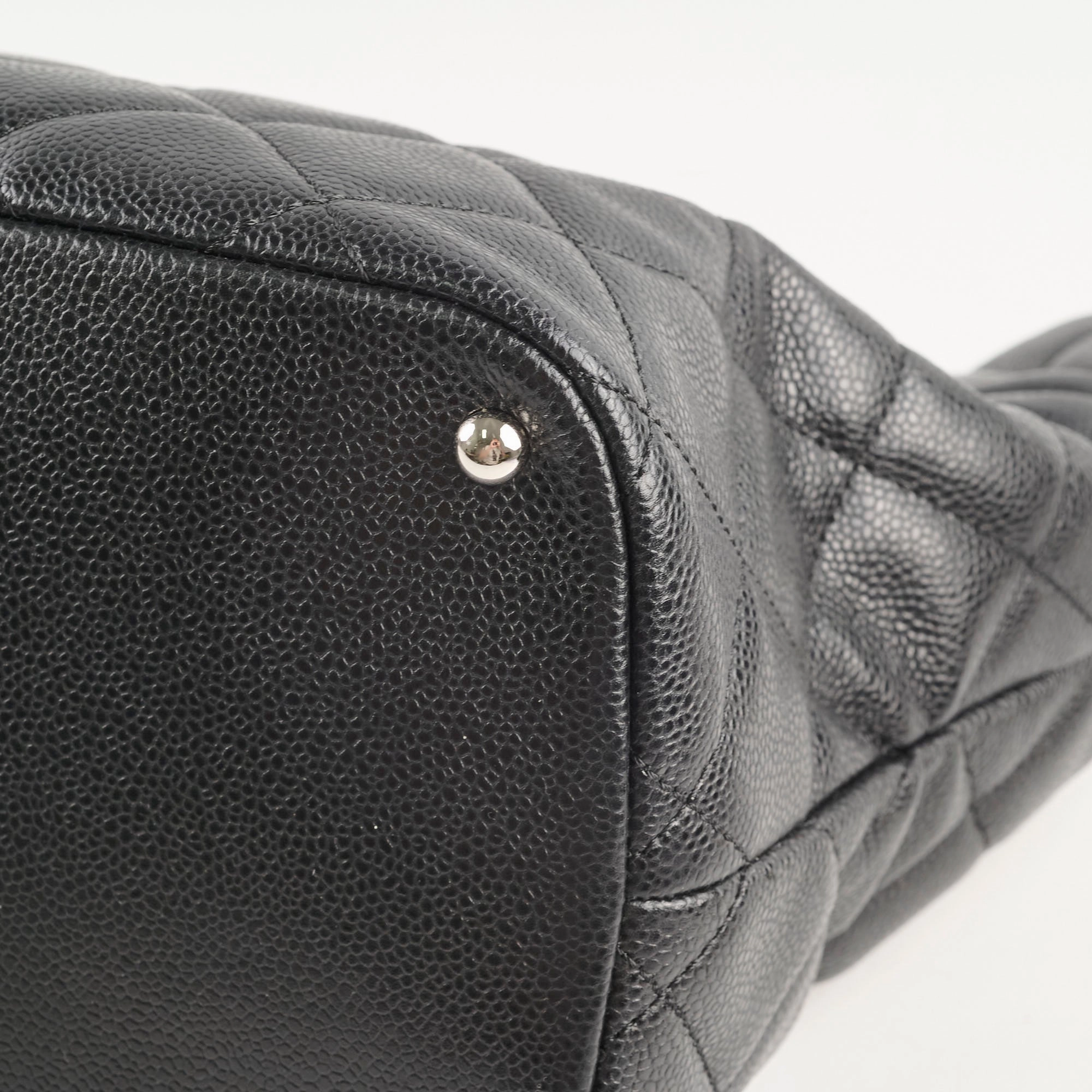 Chanel CC Logo Caviar Black Shoulder Bag - Series 17