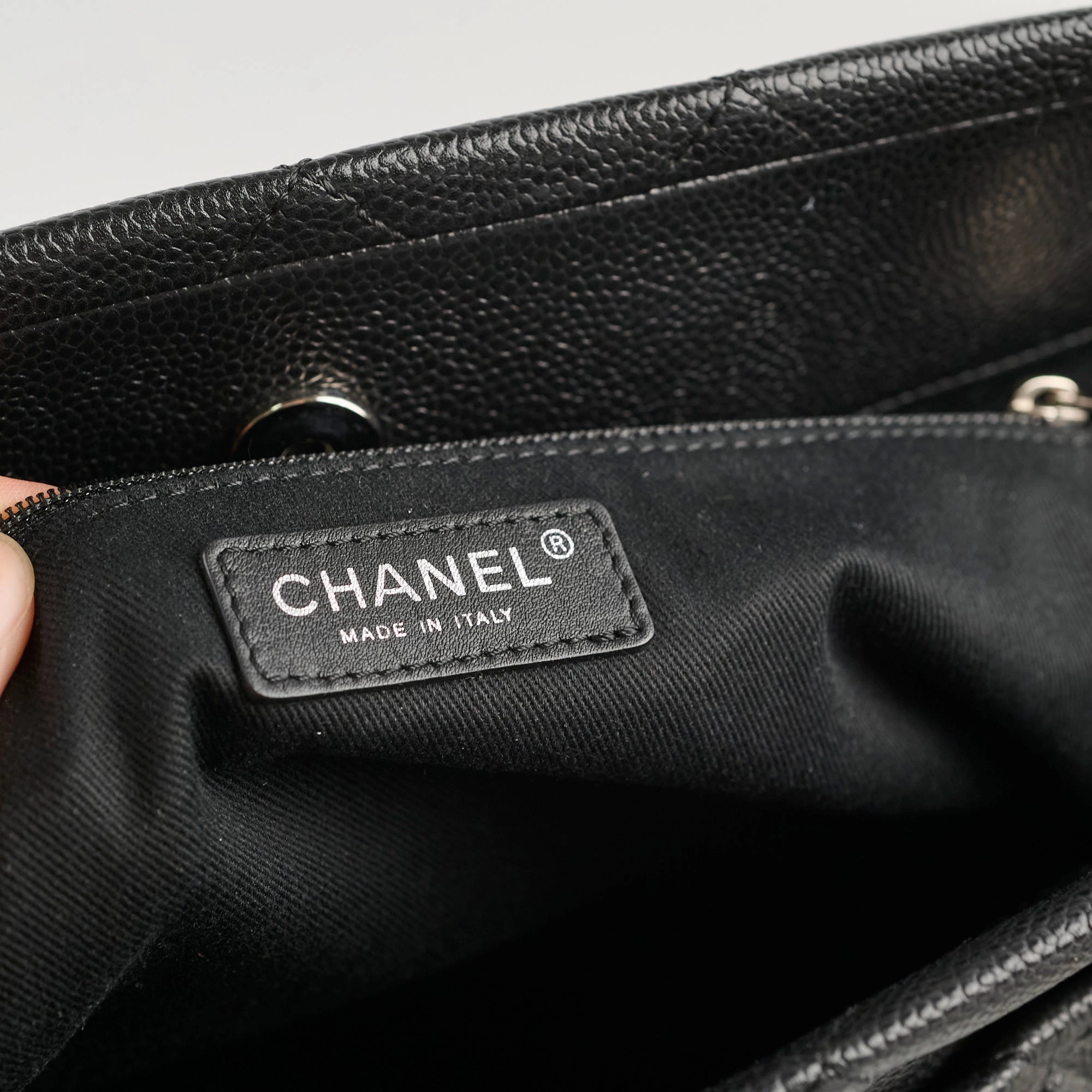 Chanel CC Logo Caviar Black Shoulder Bag - Series 17