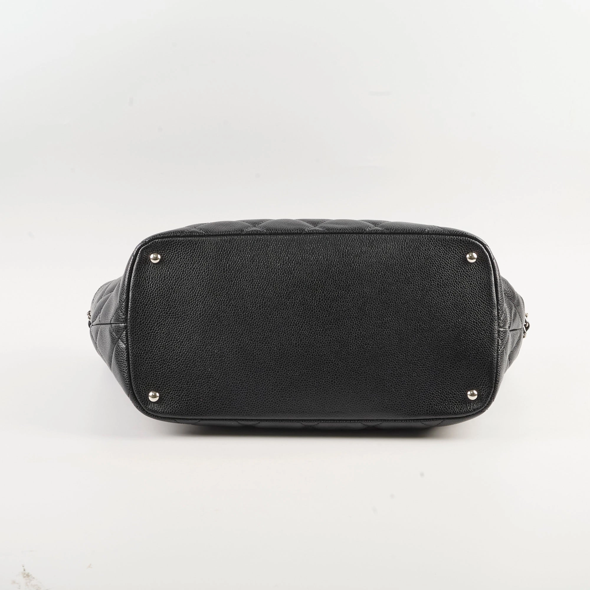Chanel CC Logo Caviar Black Shoulder Bag - Series 17