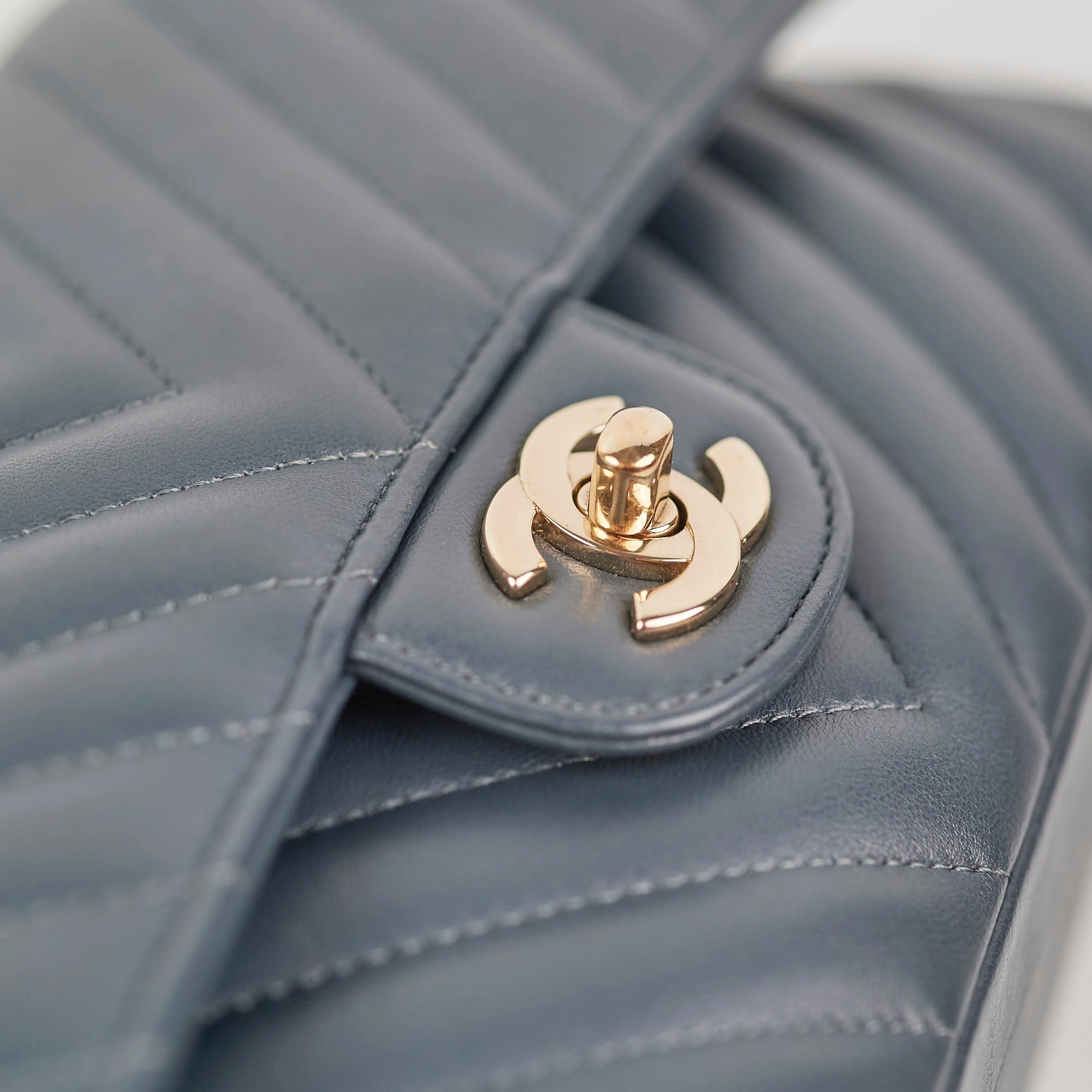 Chanel Chevron M/L Lambskin Classic Flap Dark Grey/Blue