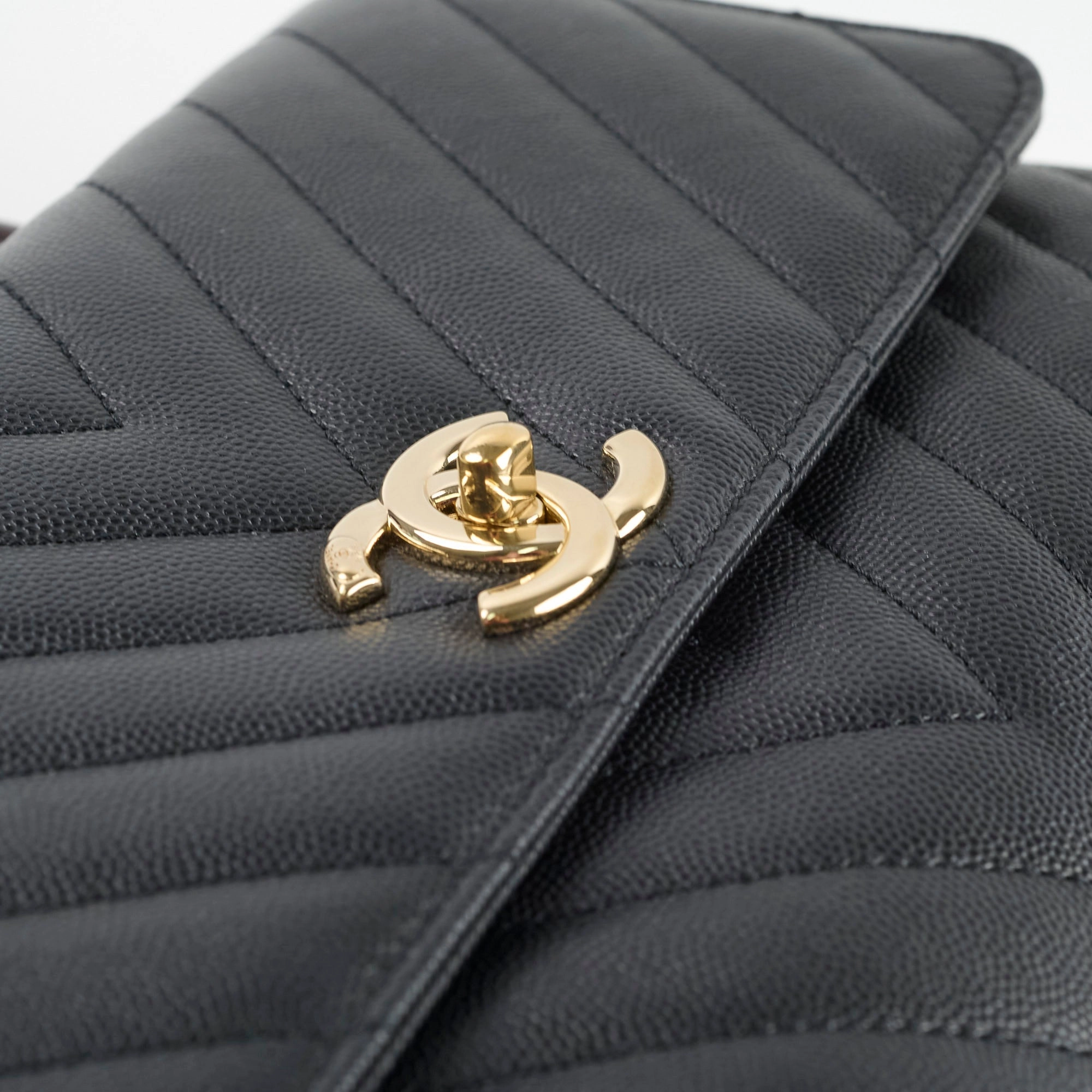 Chanel Medium Coco Handle (Lizard Top Handle) Black Chevron