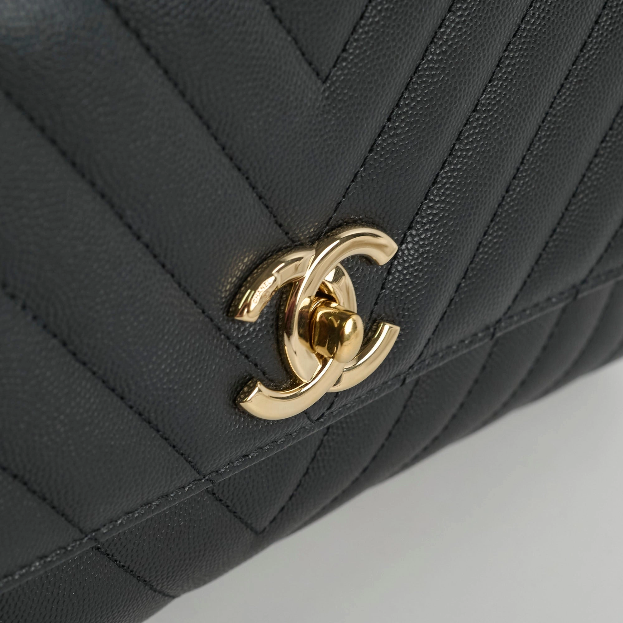 Chanel Medium Coco Handle (Lizard Top Handle) Black Chevron