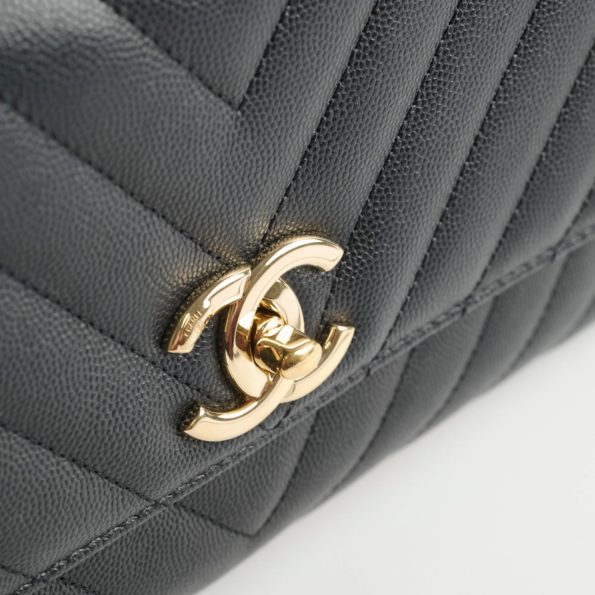 Chanel Medium Coco Handle (Lizard Top Handle) Black Chevron