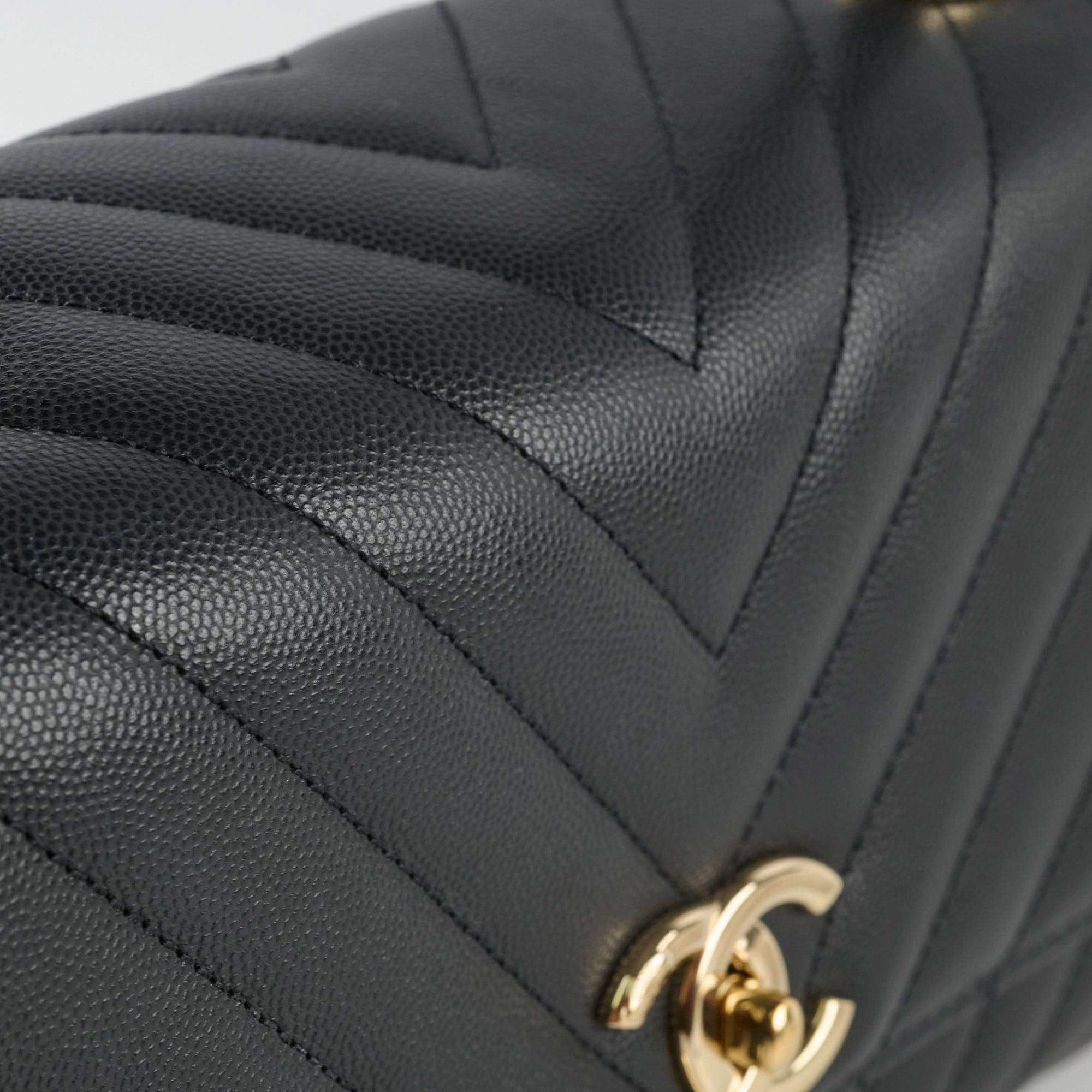 Chanel Medium Coco Handle (Lizard Top Handle) Black Chevron