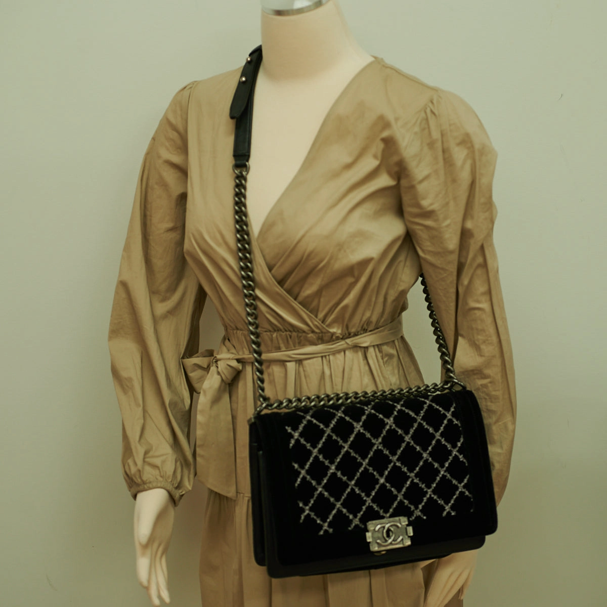 Chanel New Medium Boy Velvet Black