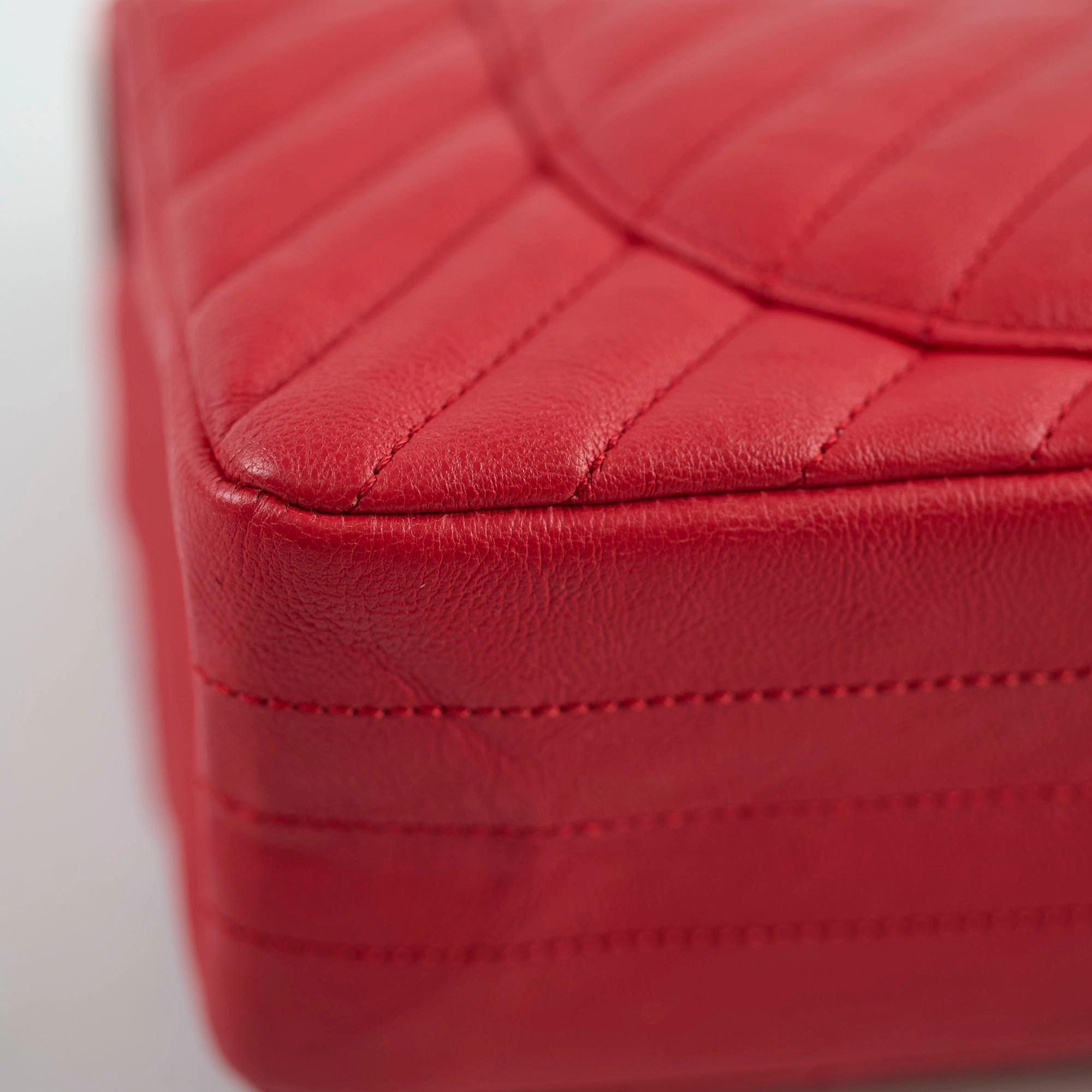 Chanel Reissue 226 Calfskin Red 27 series