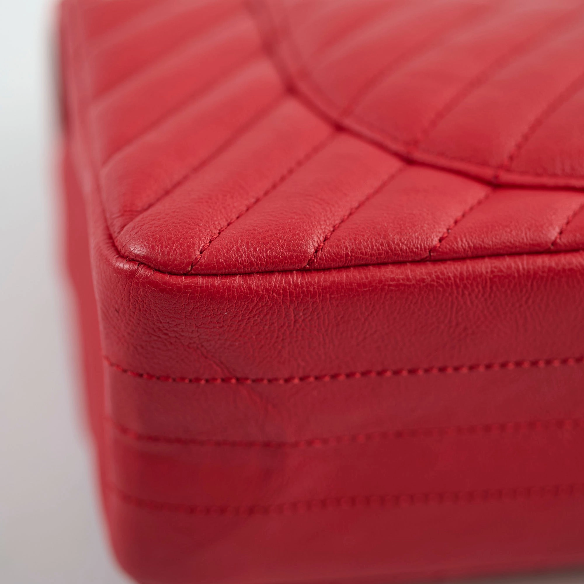Chanel Reissue 226 Calfskin Red 27 series