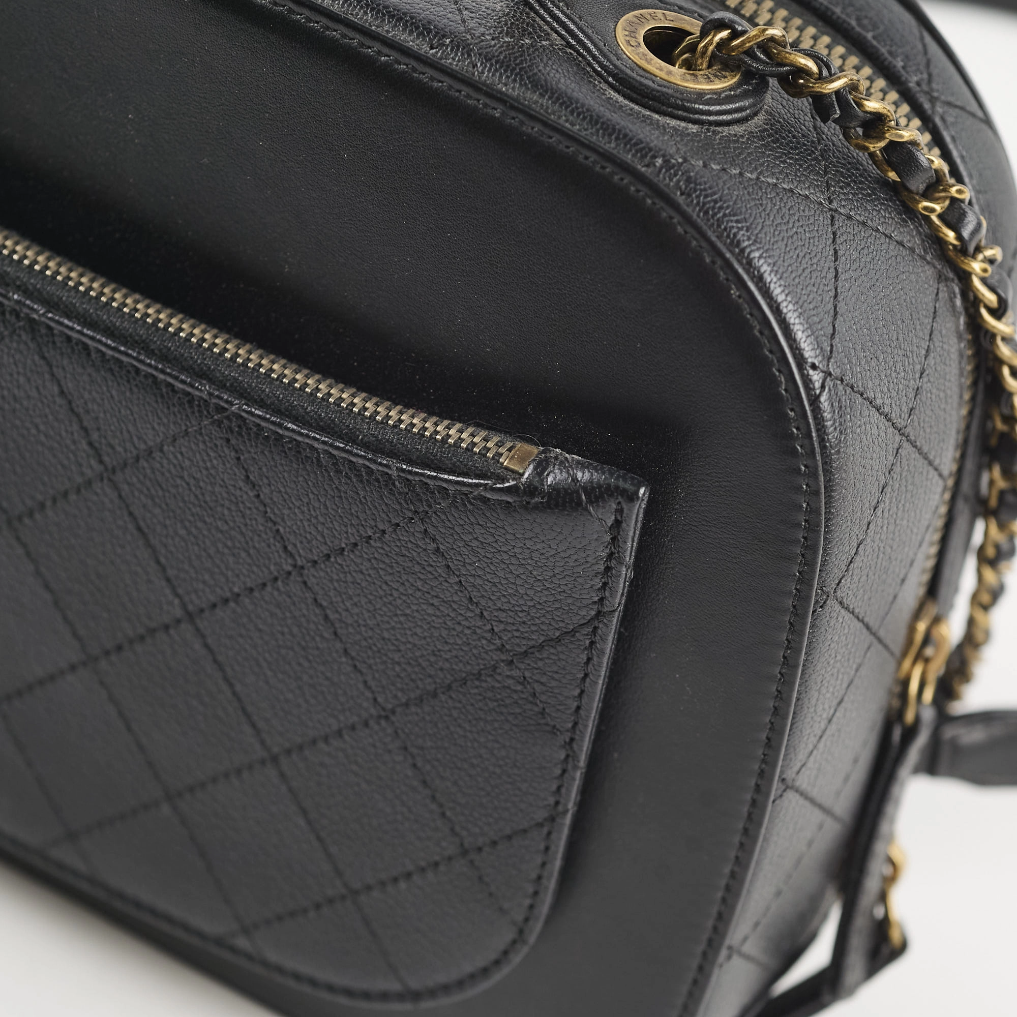 Chanel vanity quited CC black