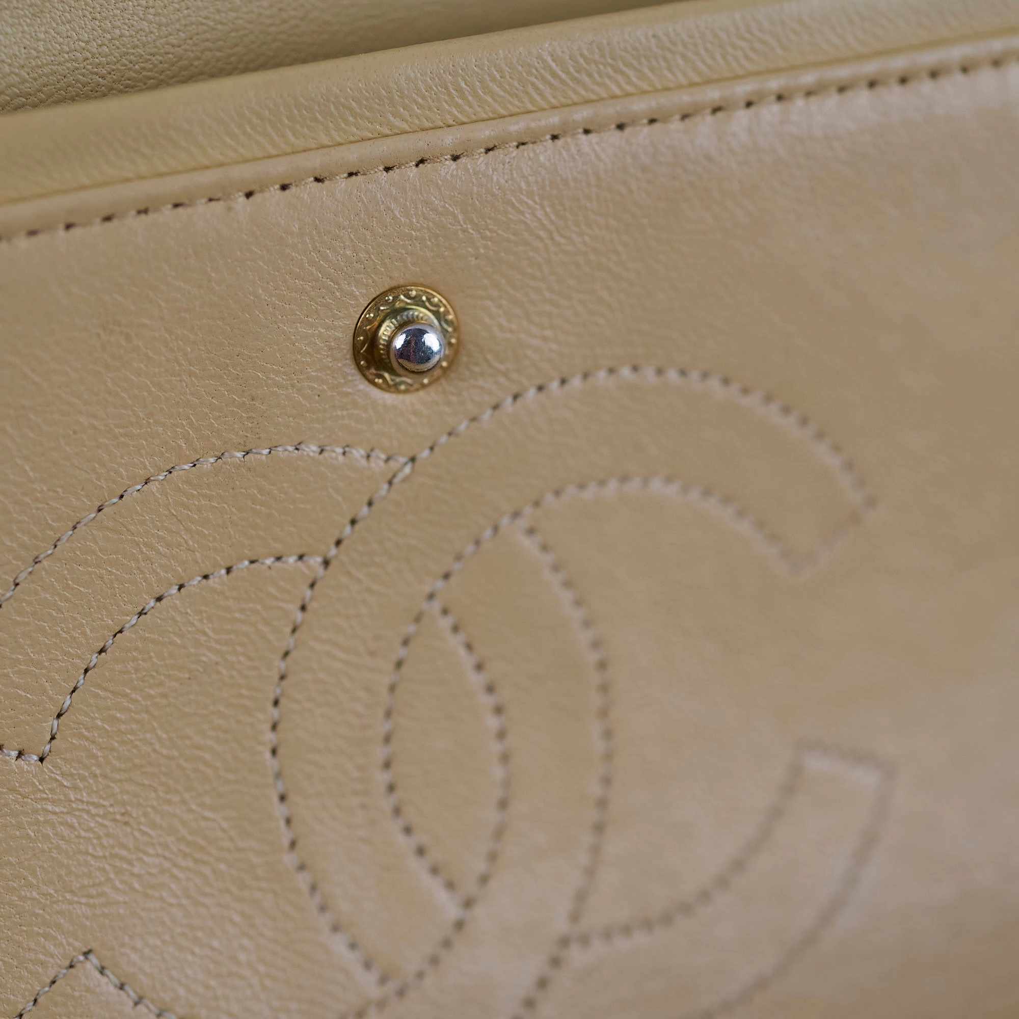 Chanel Vintage 24k M/L Classic Flap Beige