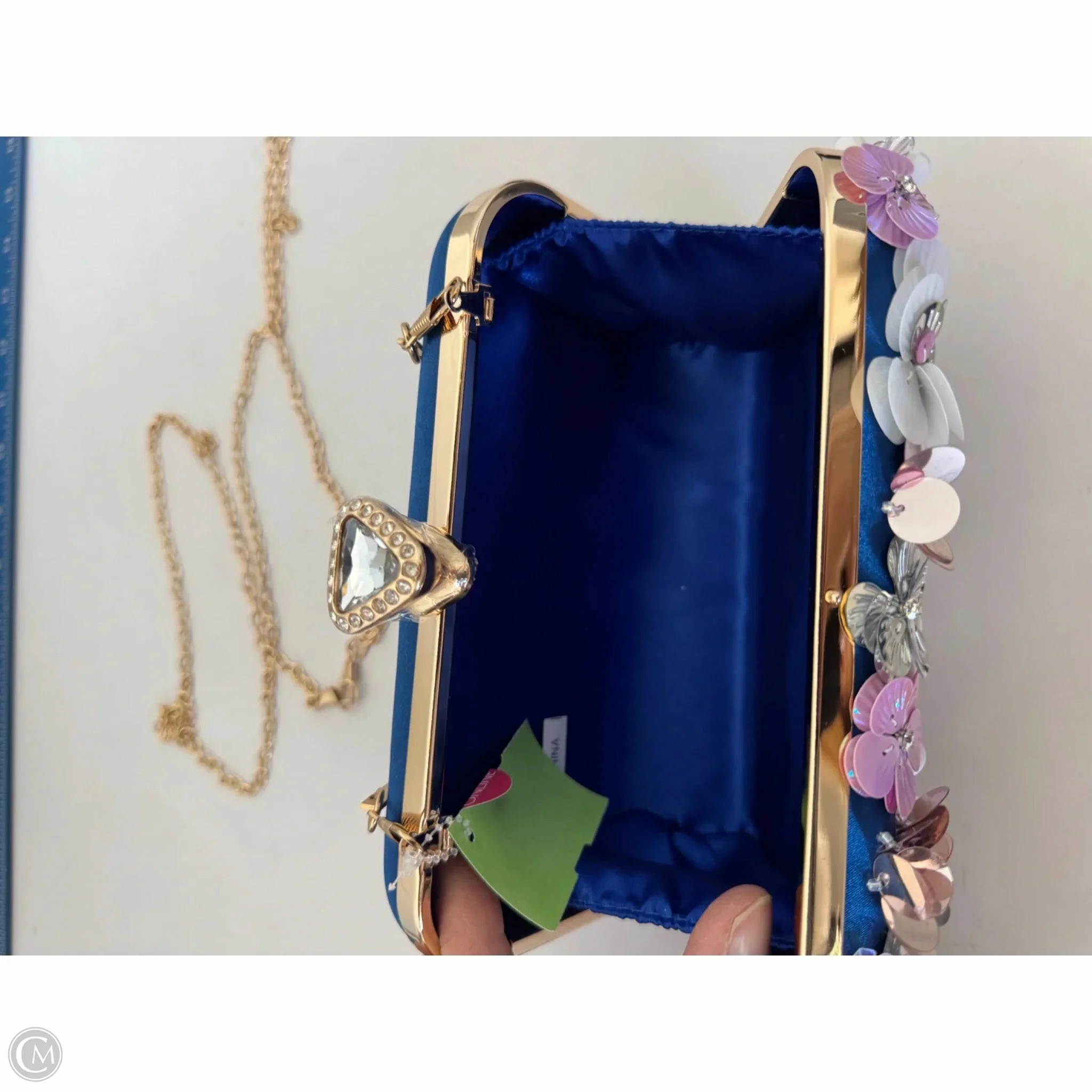 Clutch By Clothes Mentor, Size: Medium