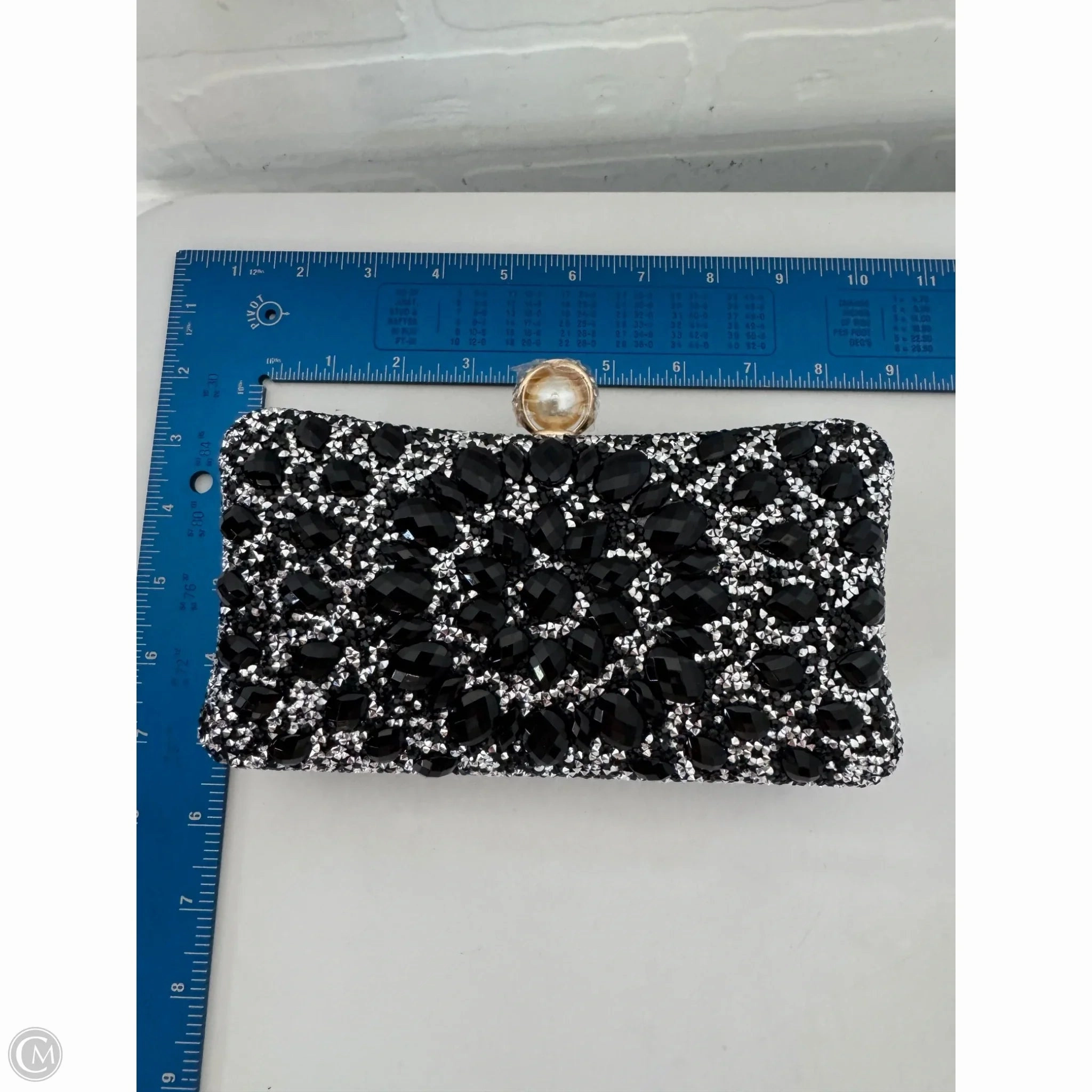 Clutch By Clothes Mentor, Size: Small