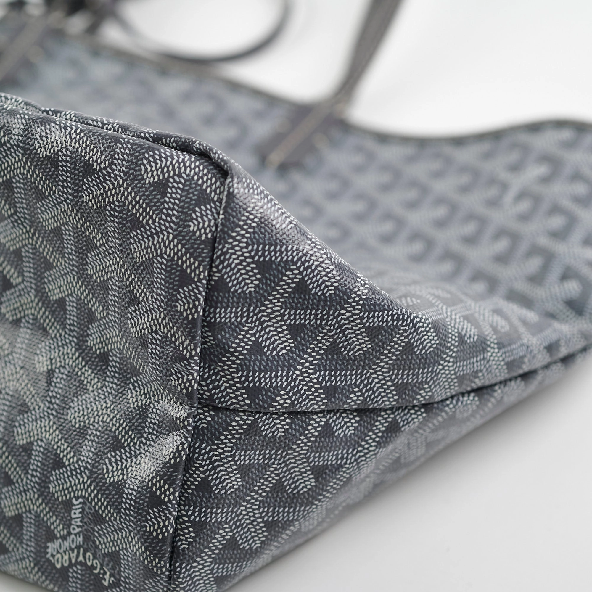 Goyard Saint Louis PM Grey Tote   hat clip