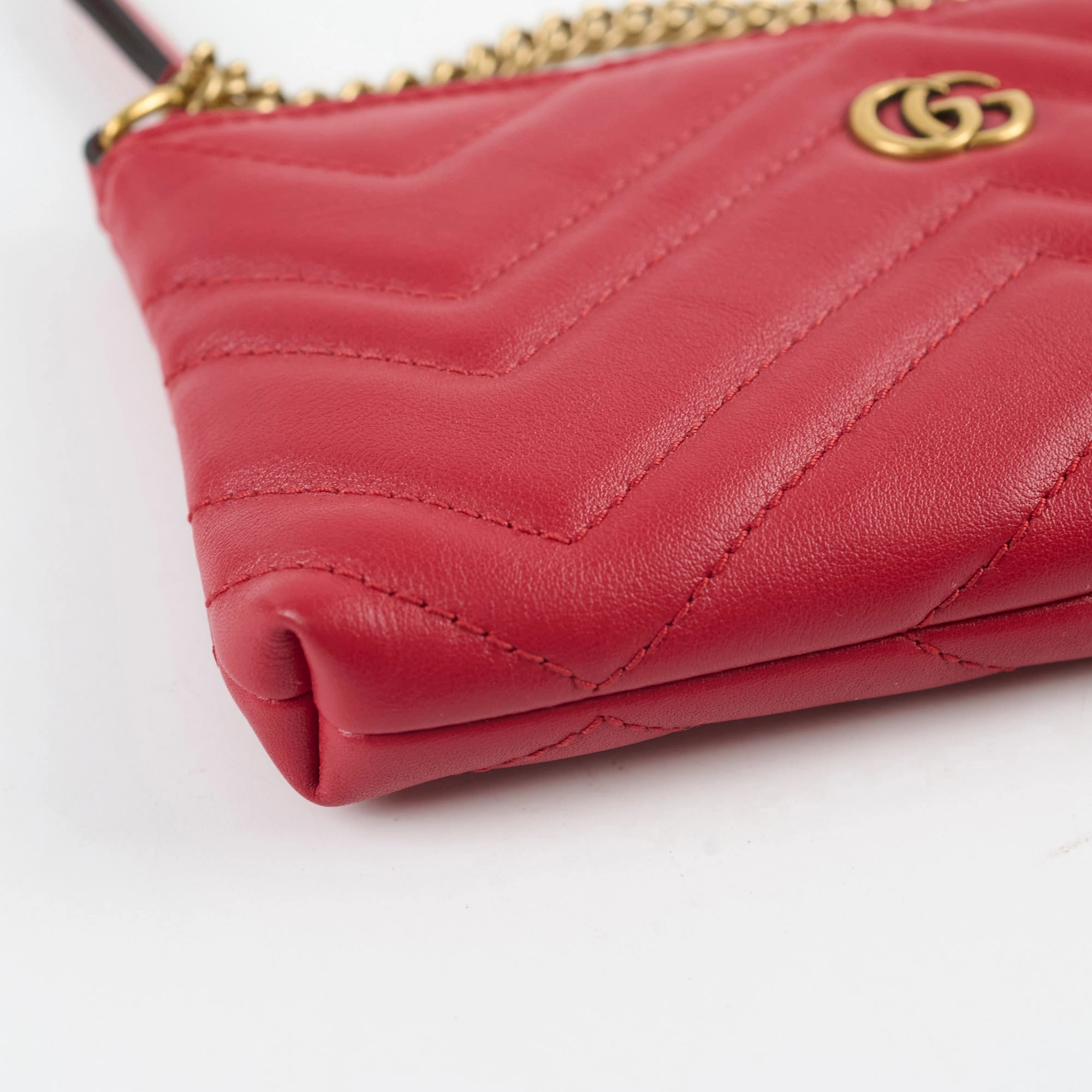 Gucci GG loge Pouch With Chain Red