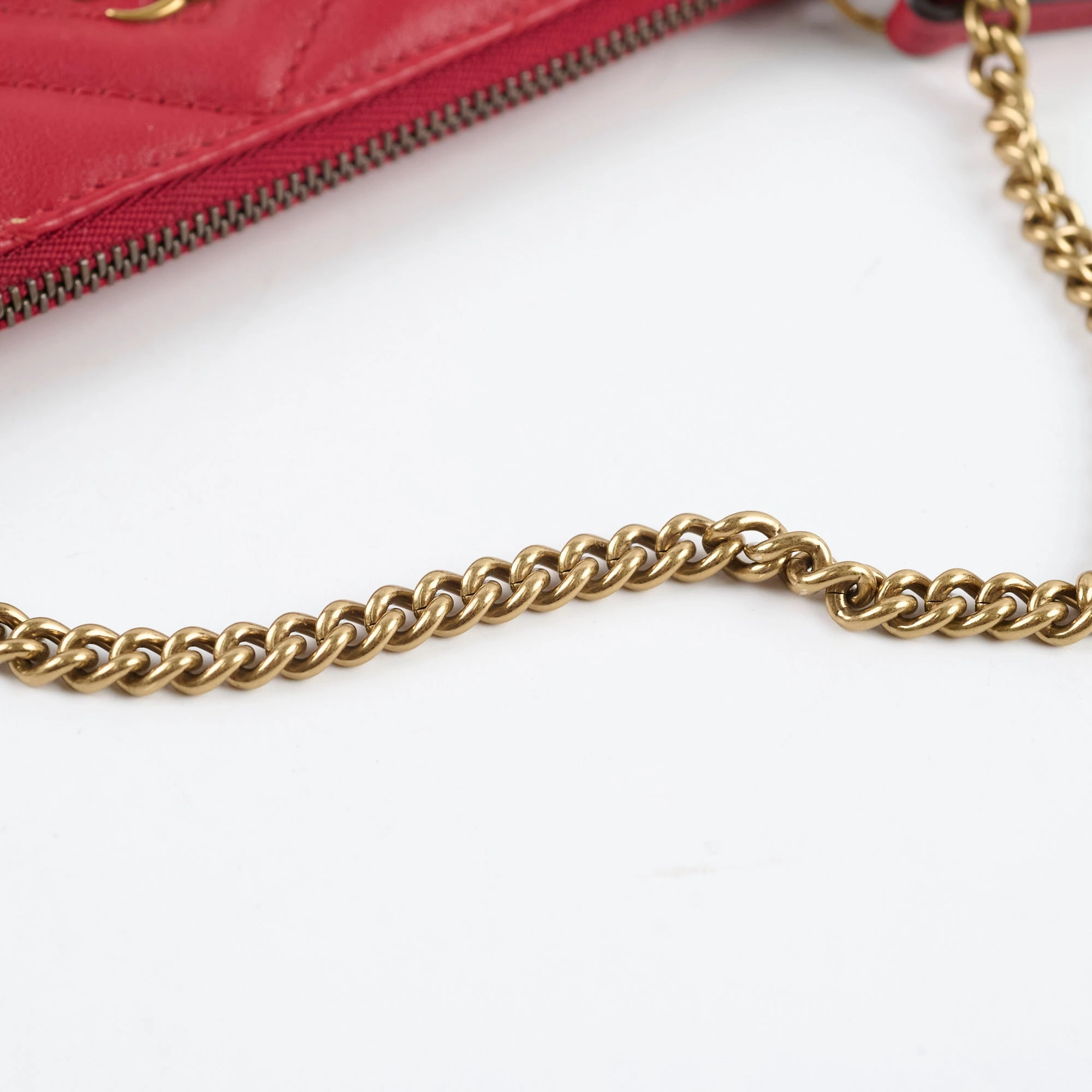 Gucci GG loge Pouch With Chain Red