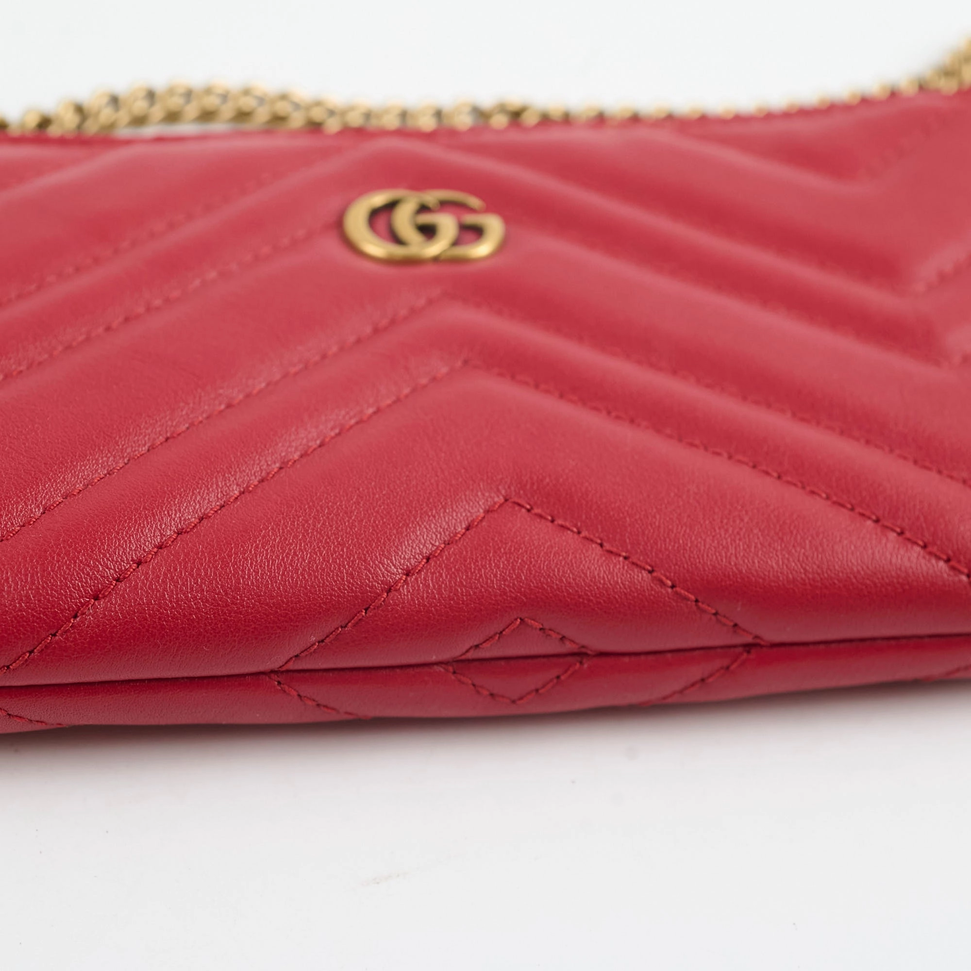 Gucci GG loge Pouch With Chain Red