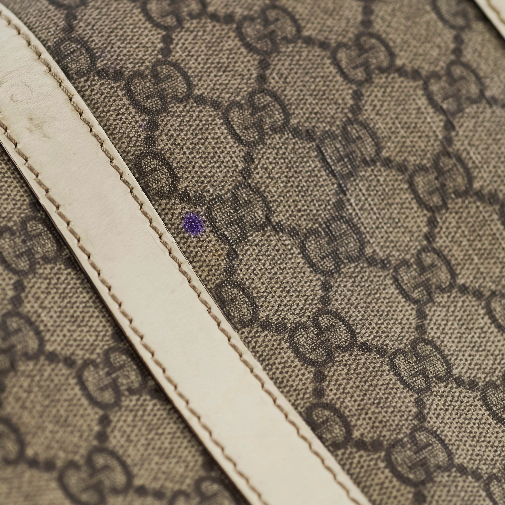 Gucci GG Surpreme Shoulder Bag Beige