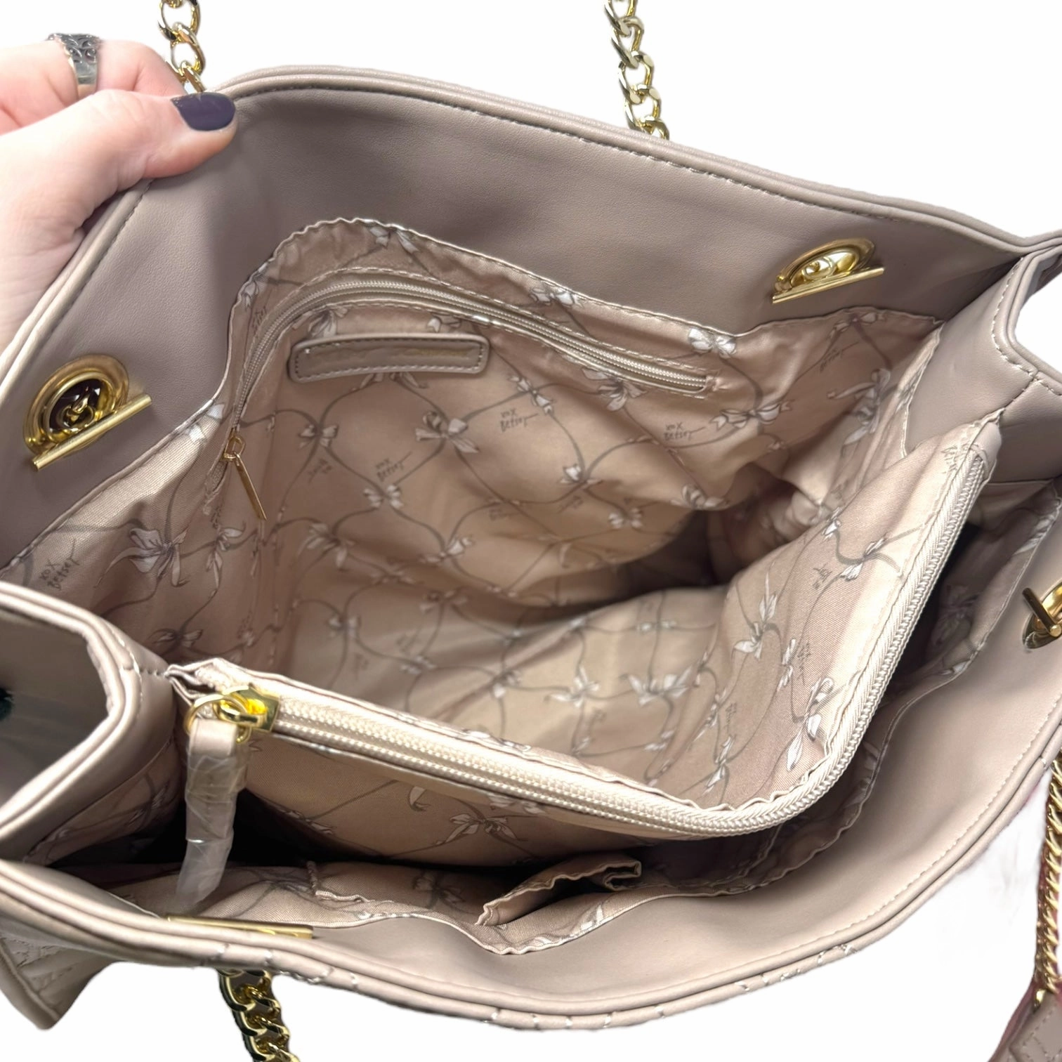 Heart Quilted Scarf Tote Handbag By Betsey Johnson, Size: Large