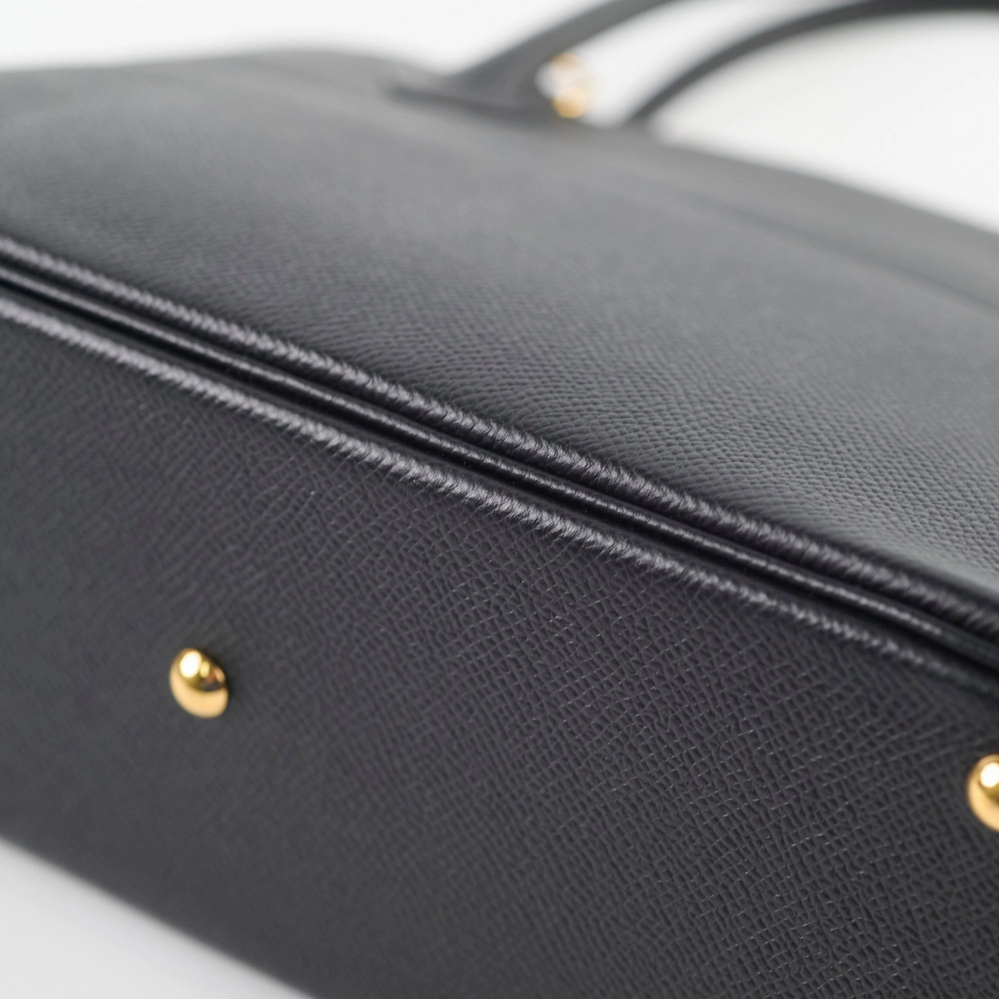 Hermes Bolide 27 Black Espom GHW