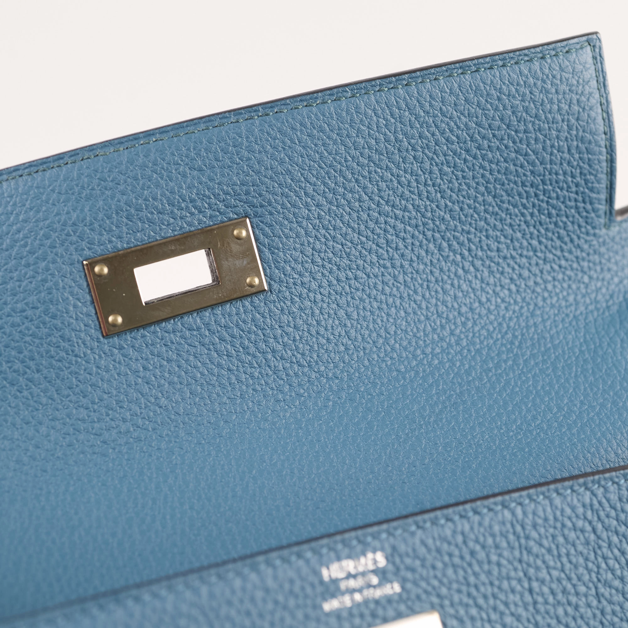 Hermes Kelly 28 blue T Stamp
