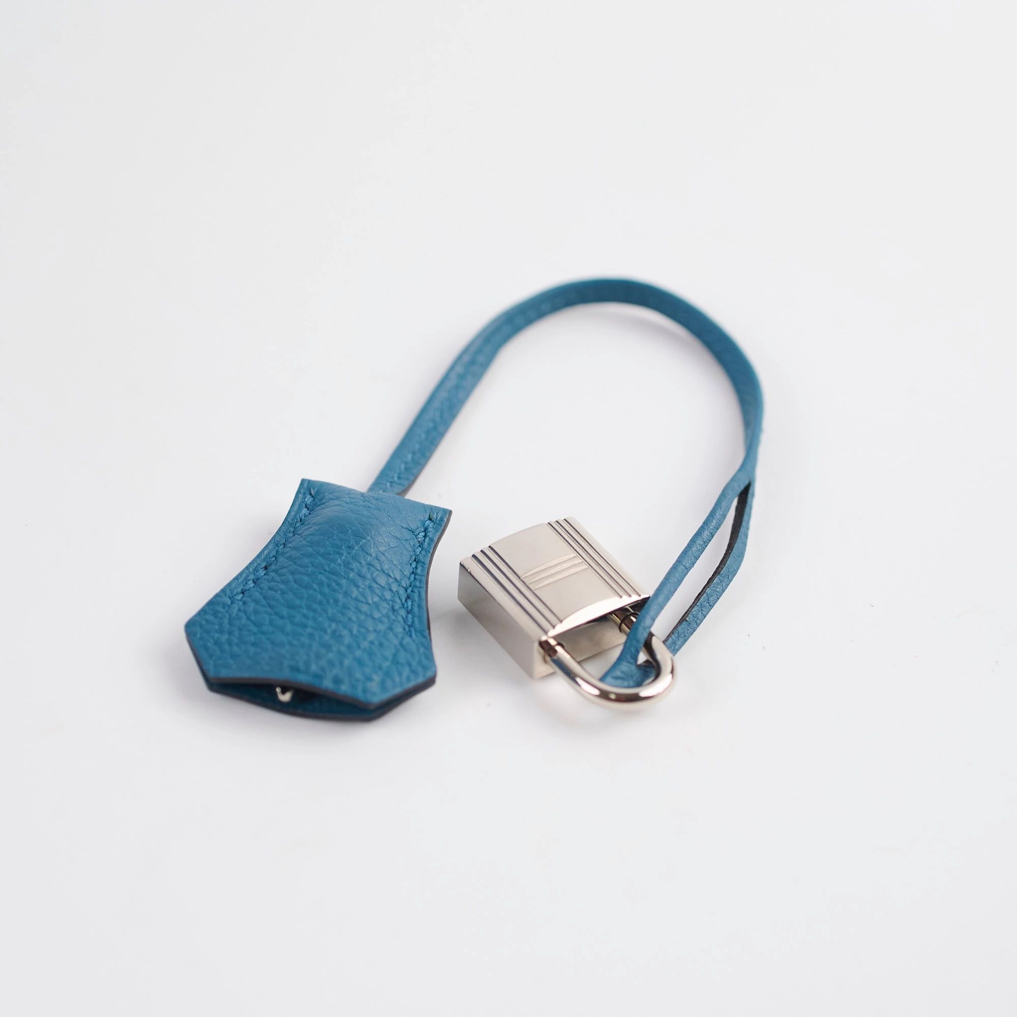 Hermes Kelly 28 blue T Stamp