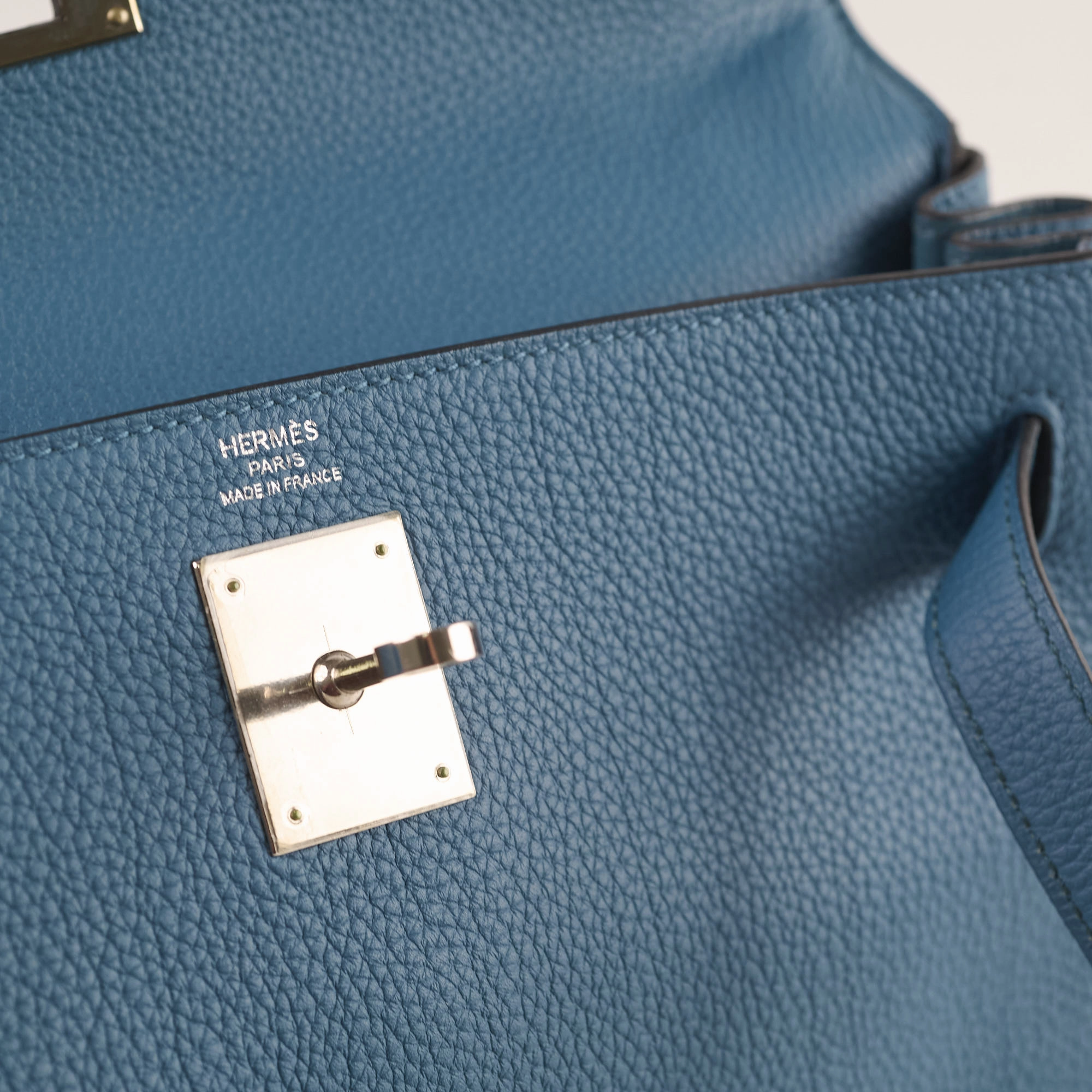 Hermes Kelly 28 blue T Stamp