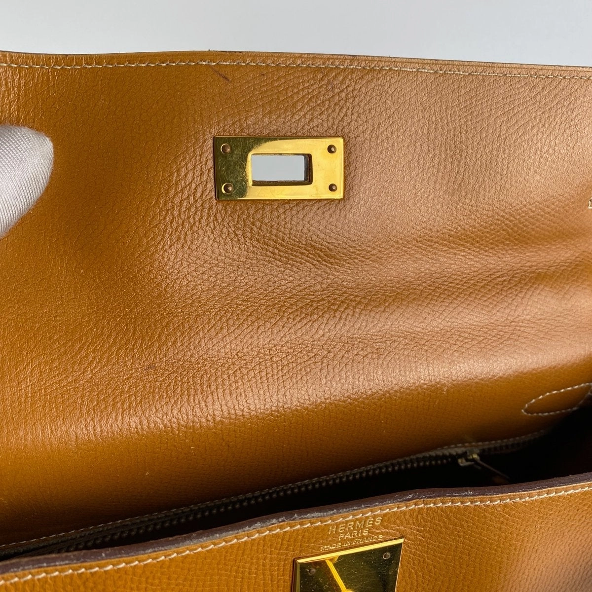 Hermes Kelly 28 Epsom Gold Bag - K Circle Stamp