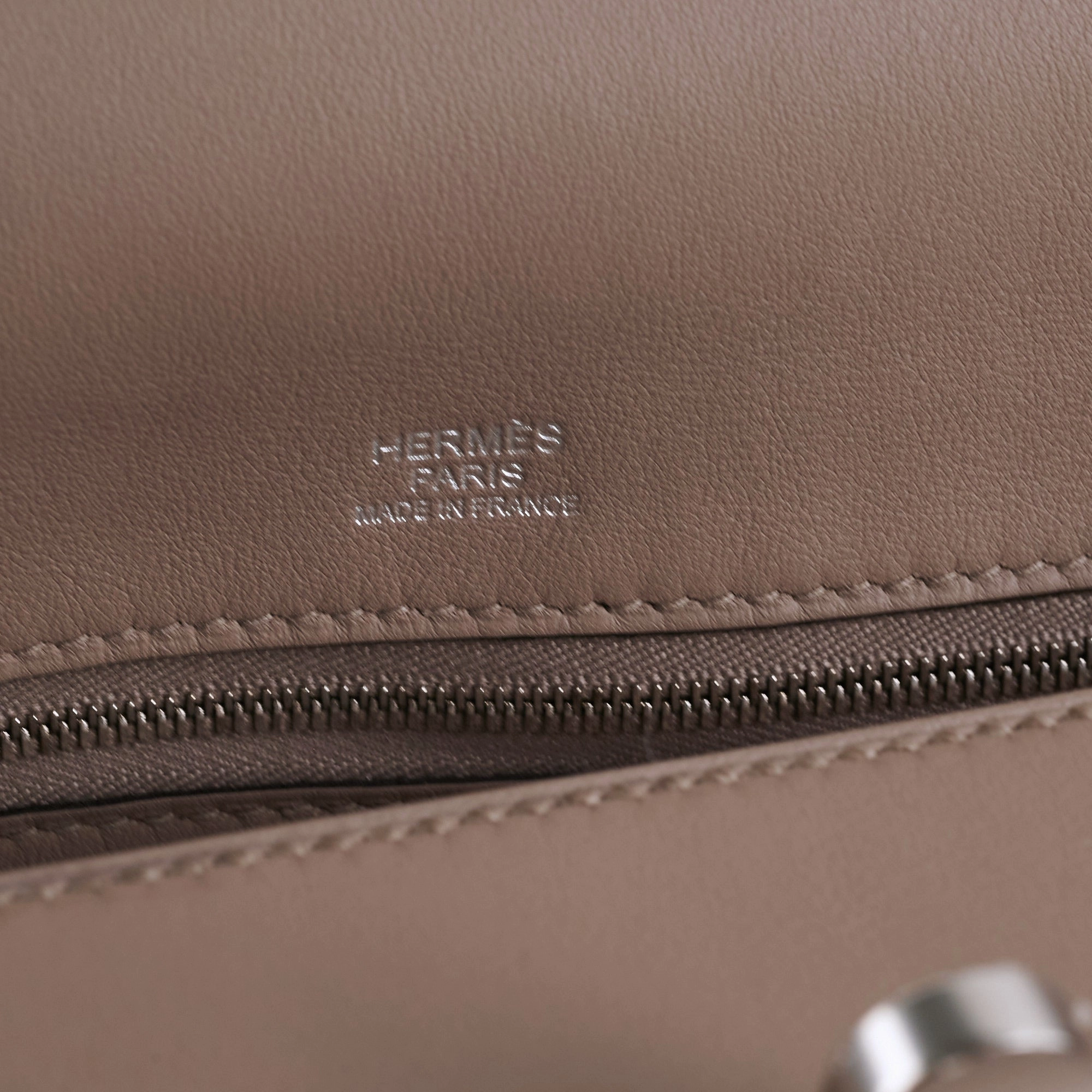 Hermes Van Cattle 24/24-35 Gris Asphalte Taurillon Stamp D (2019)