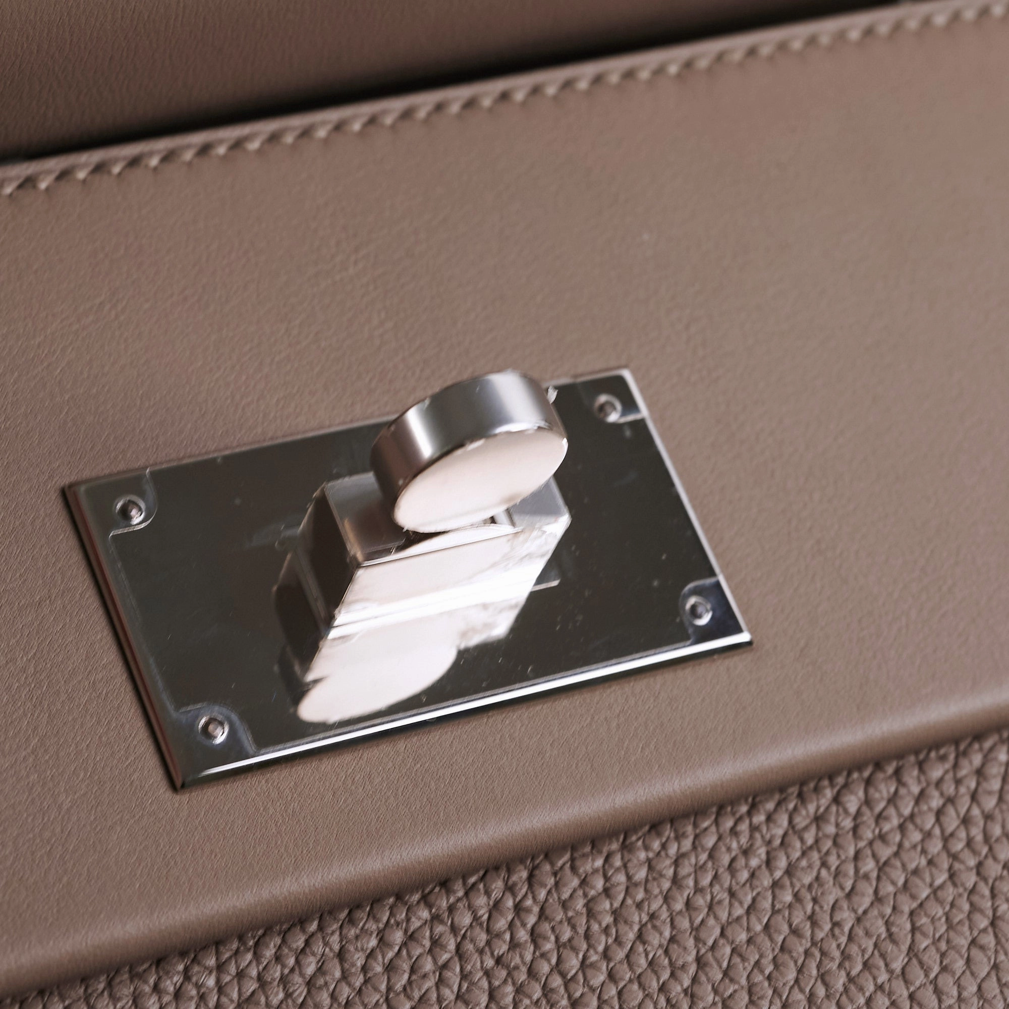 Hermes Van Cattle 24/24-35 Gris Asphalte Taurillon Stamp D (2019)
