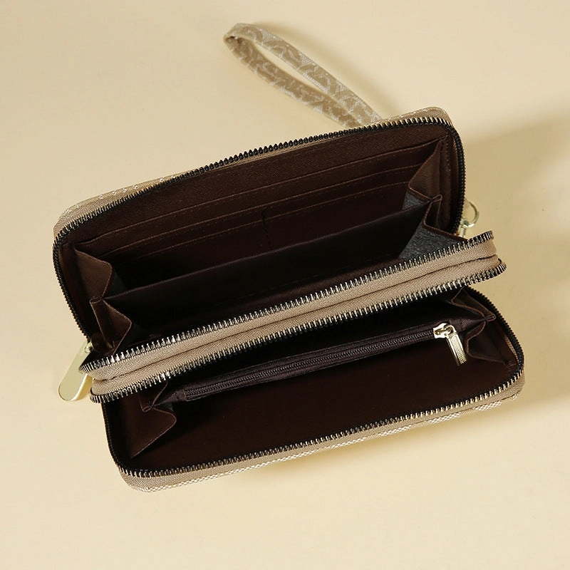 Large capacity multi-card clutch wallet