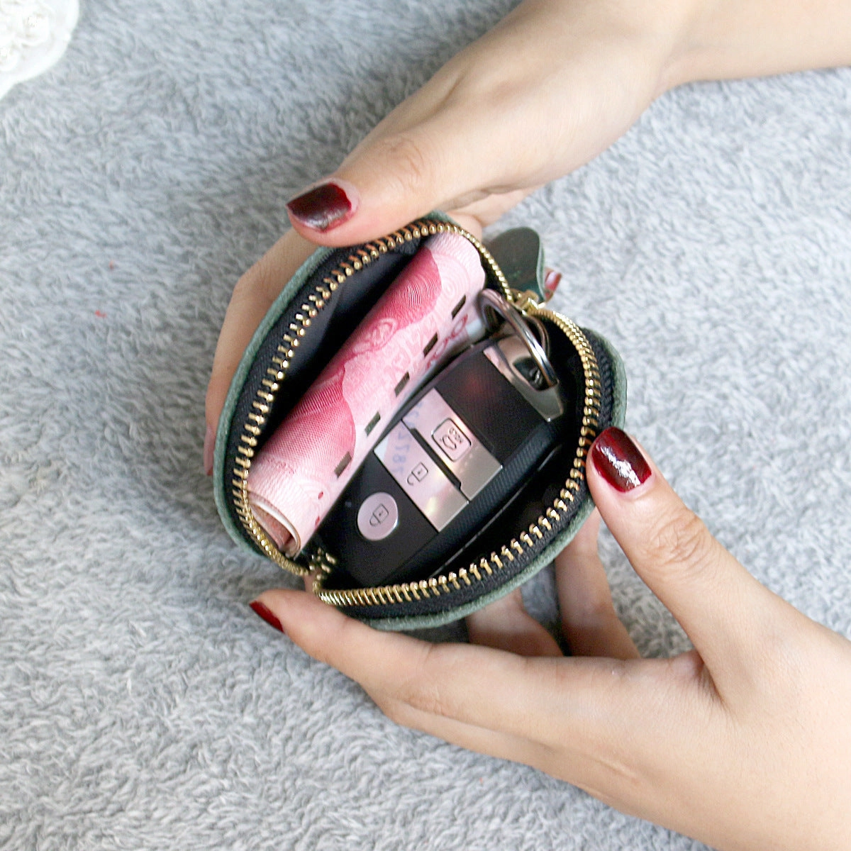 Leather dumpling zipper coin bag