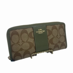 Like New! Wallet Designer By Coach